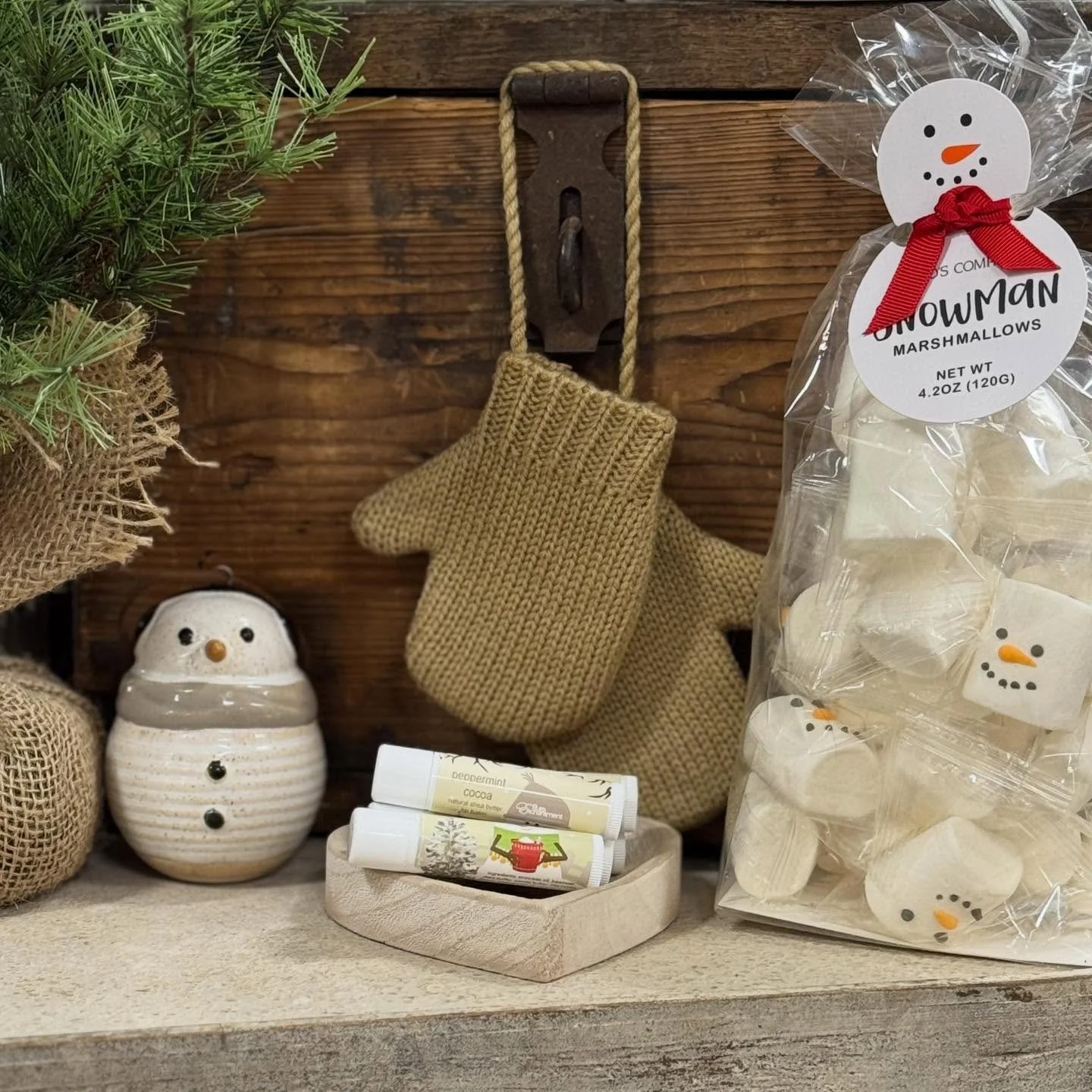 Get ready for holiday cheer! ✨🥳 Our Downtown River Holiday Walk kicks off at 11am today! Swing by and enjoy a FREE peppermint cocoa lip balm with purchase and receive a FREE bag of snowman marshmallows when you spend $50! ⛄️🤍