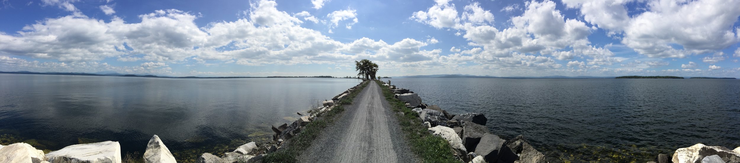 If you're a little bit in shape, rent some bikes and take the Island Line Trail. You will be rewarded with this beautiful scenic road over the lake.