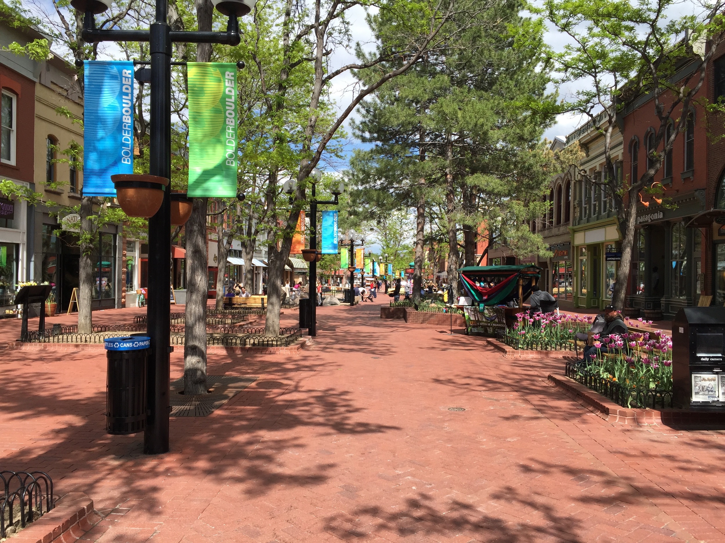 Boulder's downtown Pearl Street Mall offers 4 blocks of traffic-less wining, dining and shopping opportunities.
