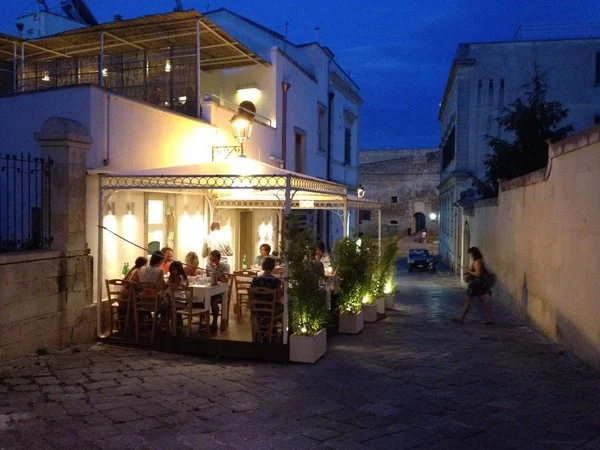Guests of L'altro Baffo in the seaside town of Otranto enjoy fresh local cuisine such as plateau di frutti di mare crudi (raw seafood).