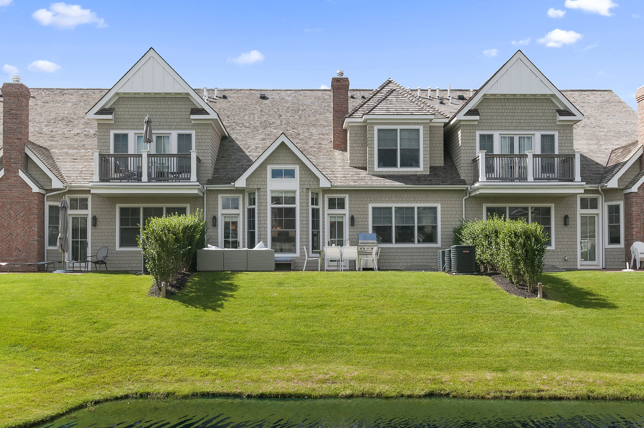 803_Annette_Lane_(Bishops_Pond)_Southampton__(16RearofResidence).jpg