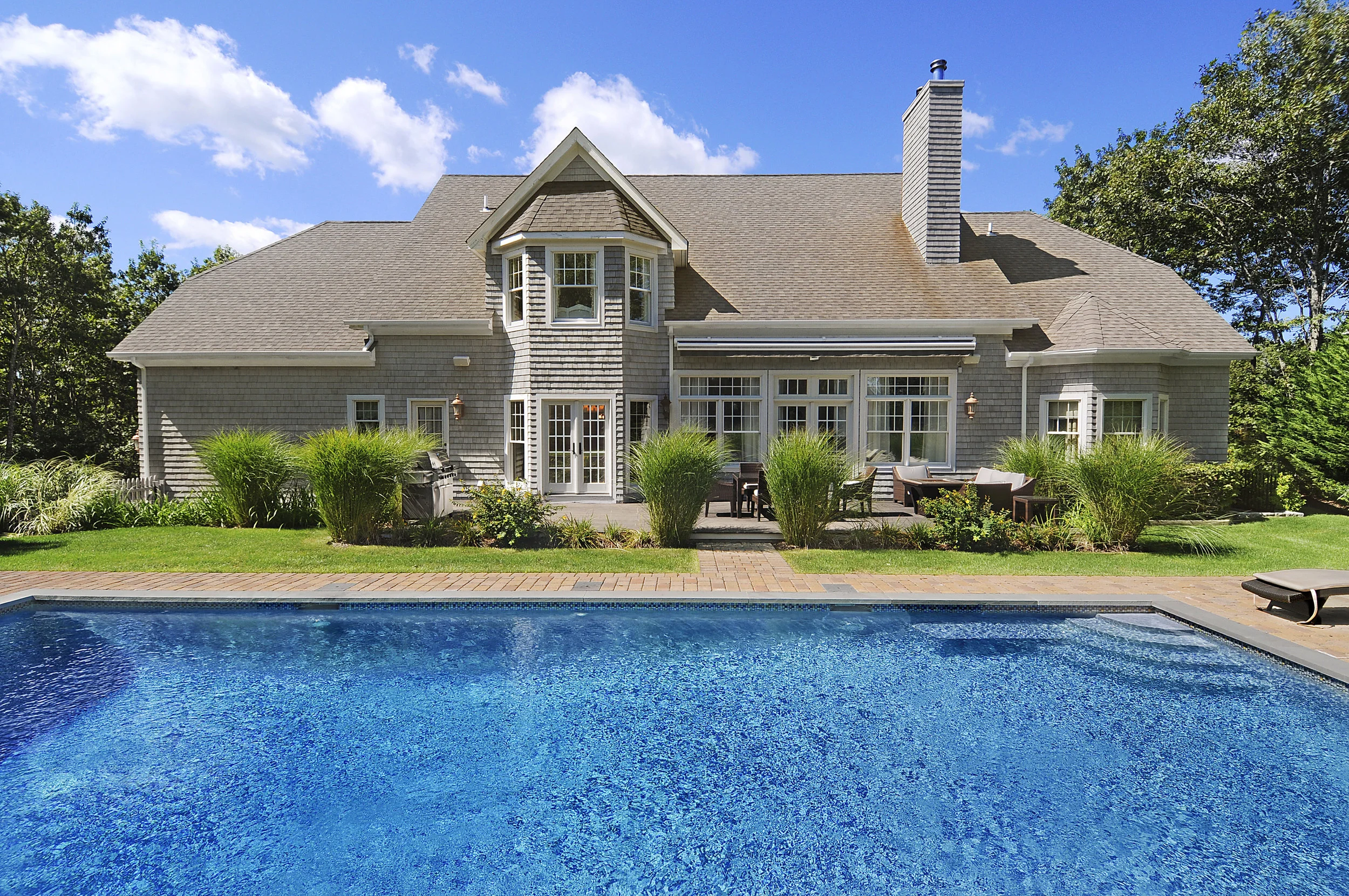 04_Pool_and_Rear_of_Residence_2.jpg