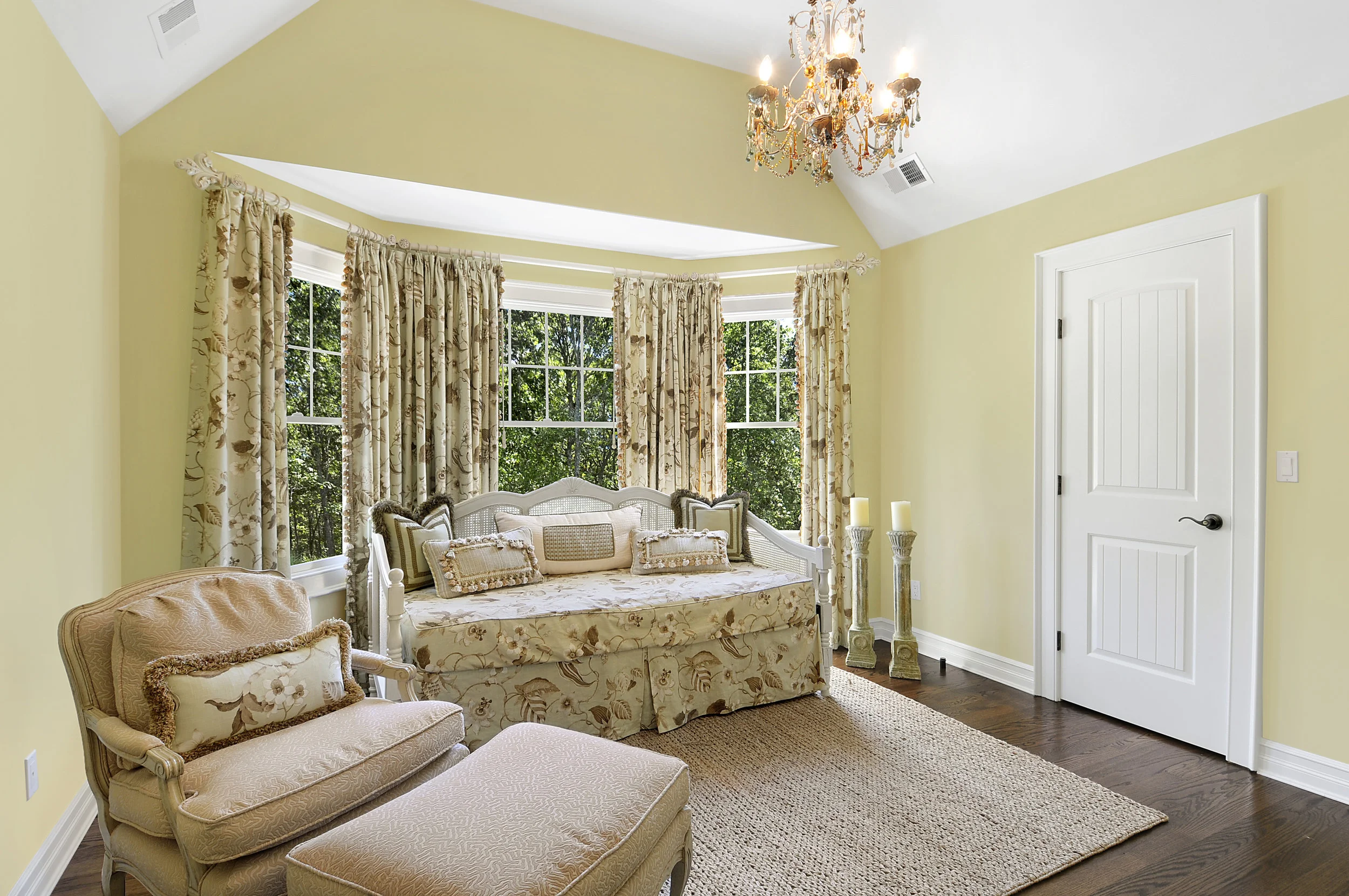 08_Upstairs_Sitting_Room.jpg