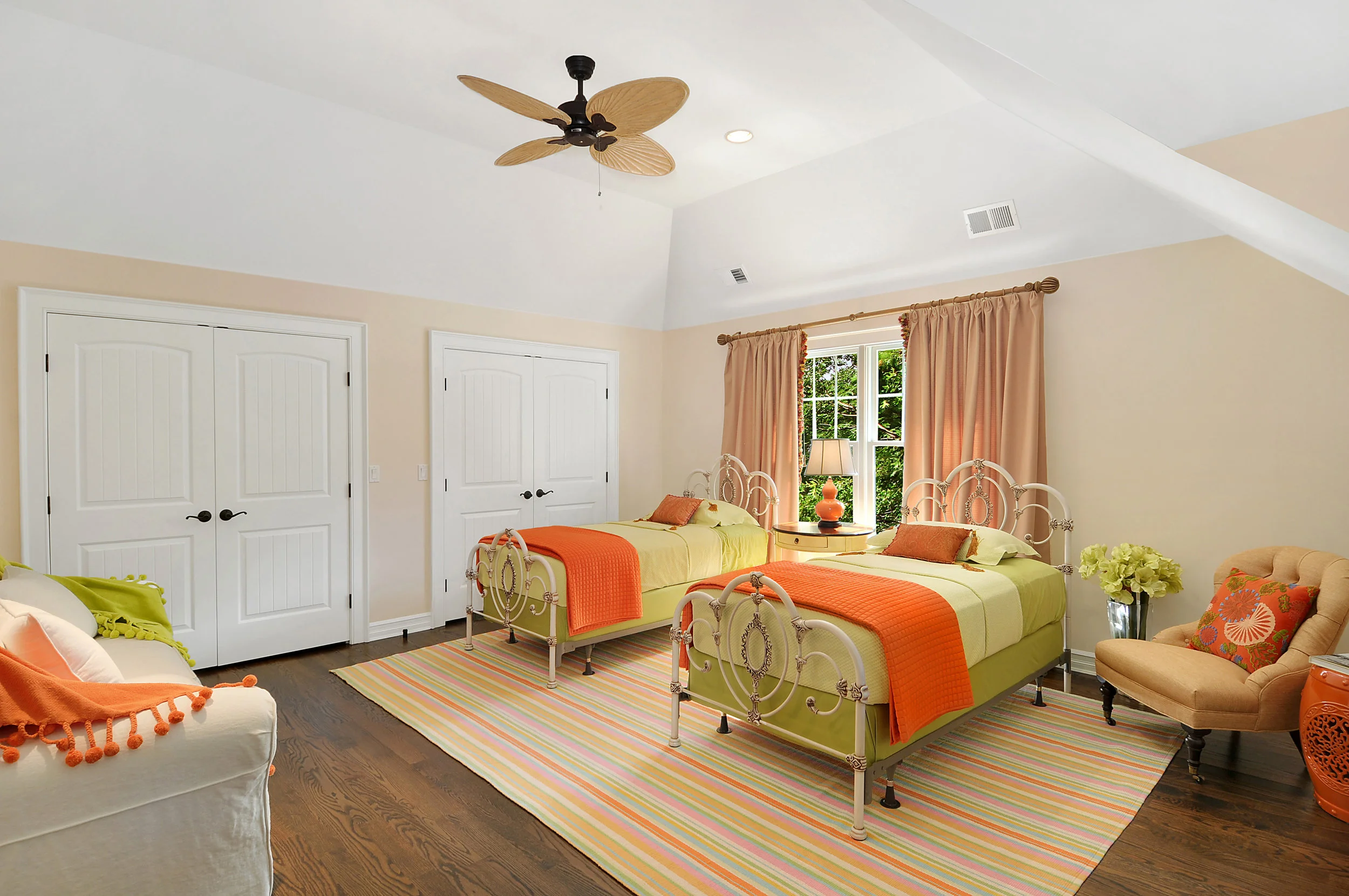10_Guest_Bedroom_3.jpg