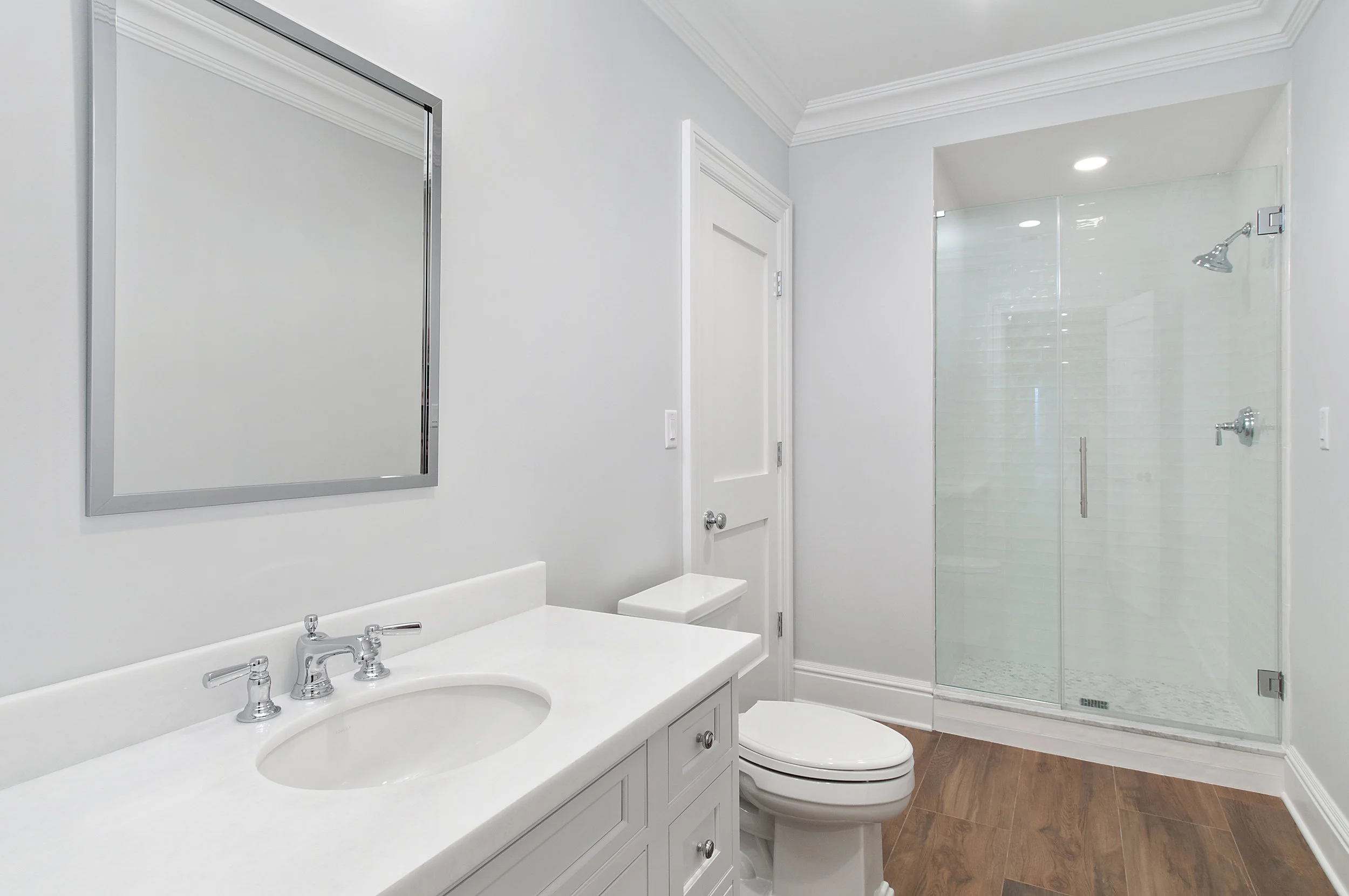 10_Lower_Level_Bath.jpg