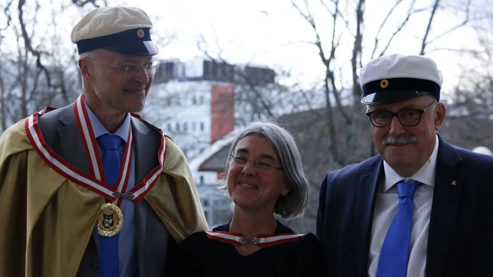 Humanistiska föreningens inspektor Bengt Novén med Inspektor Emerita Barbro Blehr samt Inspektor Emeritus Hans Aili. April 2018