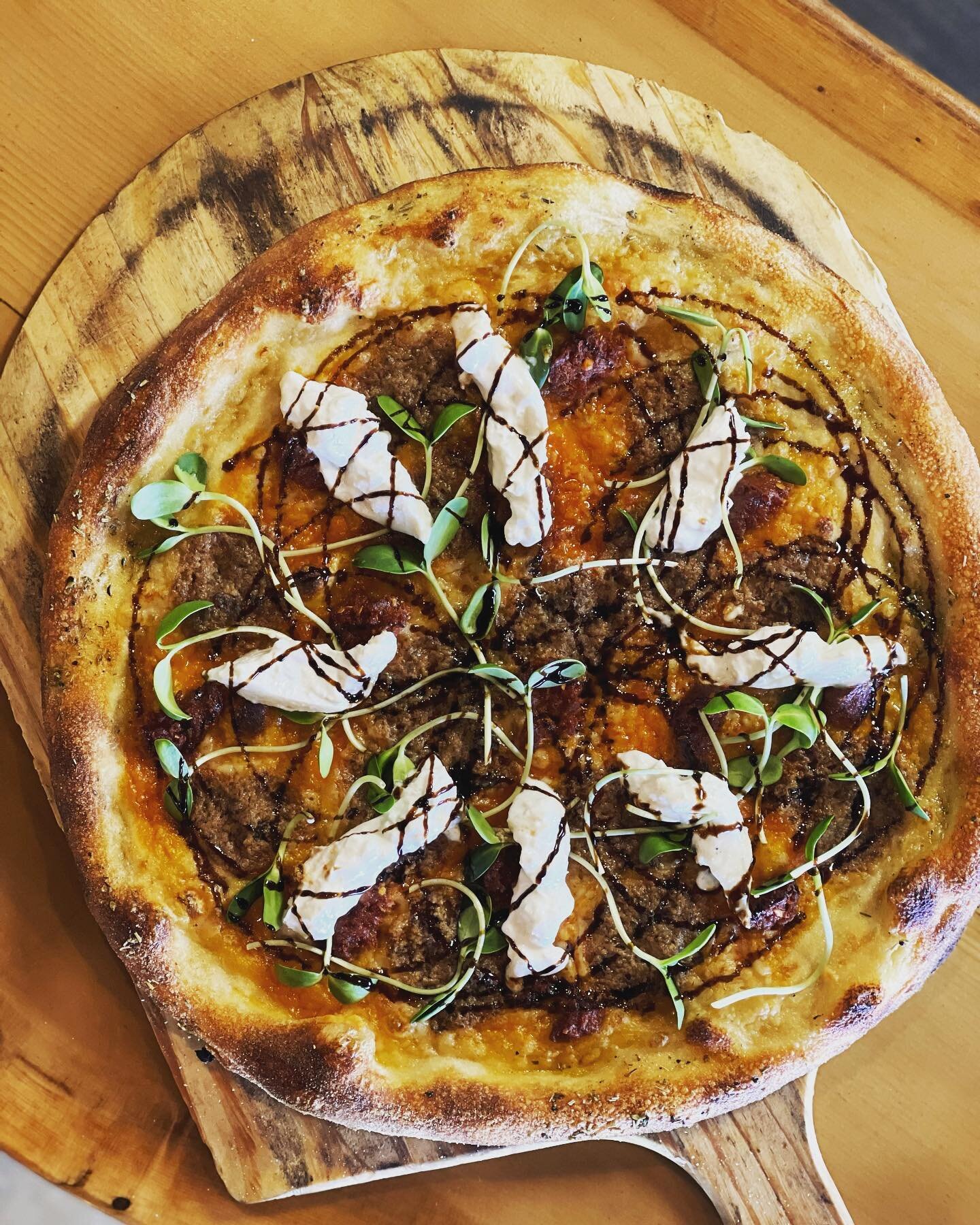 Our special while it lasts, the Fig Daddy Kane. Garlic sauce, fig jam ricotta, nduja, shaved parm, burrata, micro sunflower and a balsamic reduction. It&rsquo;s a wonderful balance of sweet and spicy. 

#pizzerialeopold #figs #nduja #pizza #denver #l