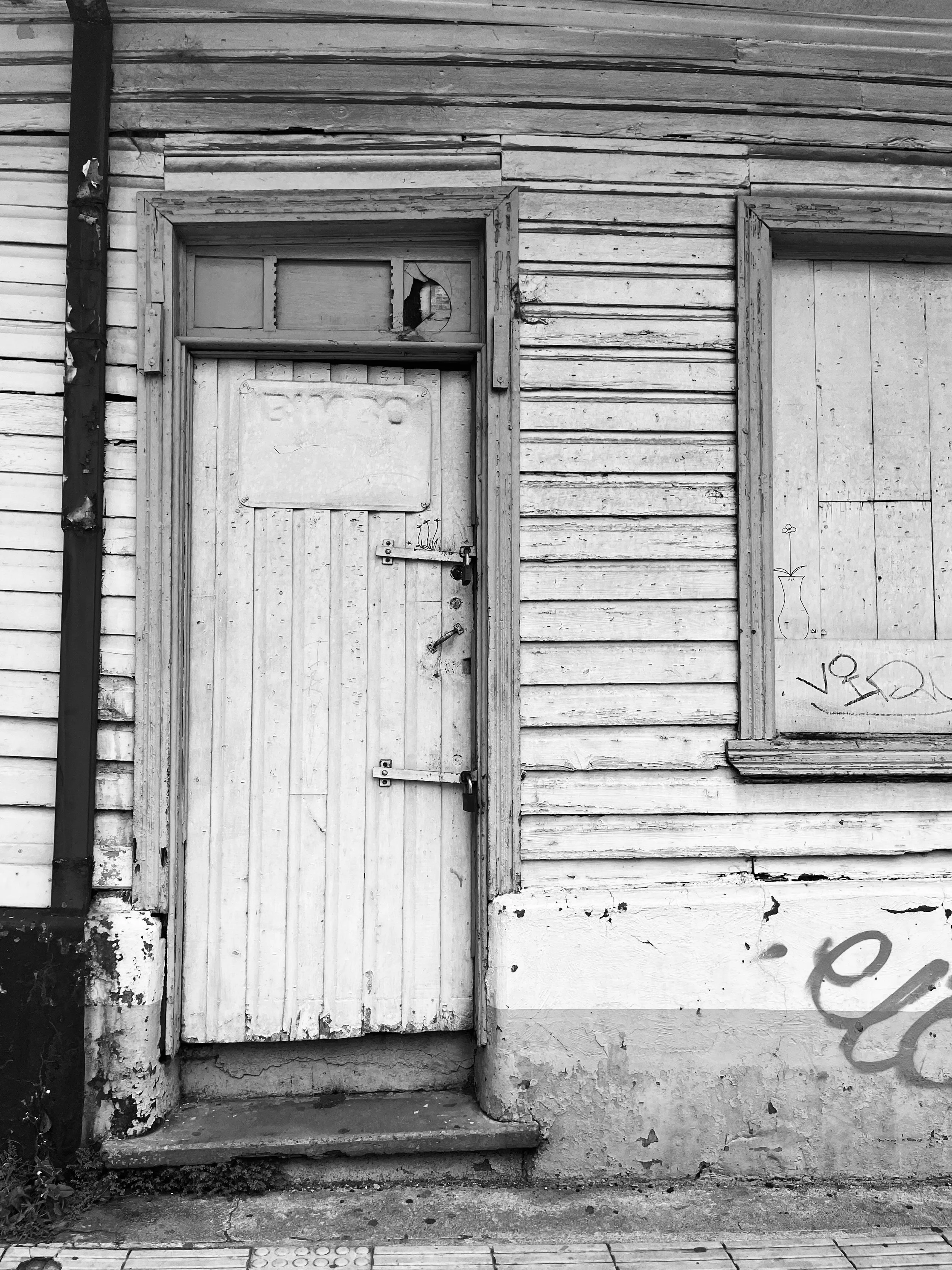  Black and White Photo of Alejuela City Center 