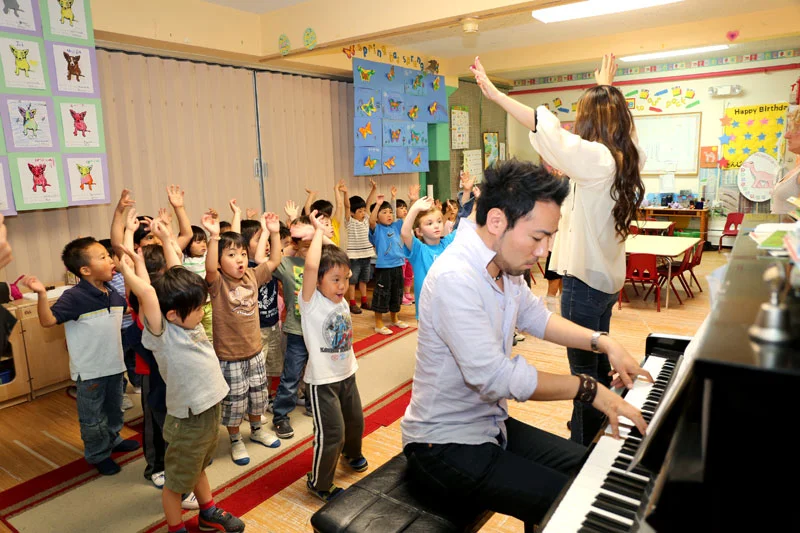 Piano by Gohei Nishikawa: http://gohei.info/