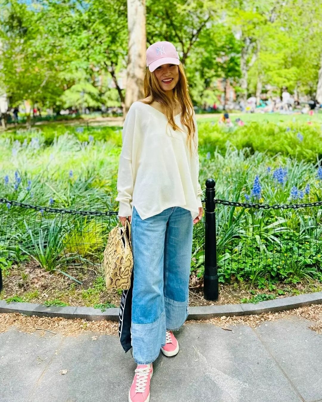 Spring Afternoon Stroll🌿 X AK

📸 AK by @hino.junko

@akakemikakihara
Releases &amp; Updates
https://linktr.ee/akakemikakihara
(Link in Bio)

Out Now! (RSD '23) [7&quot;] 
AK - Beautiful You
https://tinyurl.com/ytbwsw5d

#AK #akakemikakihara #柿原朱美 #