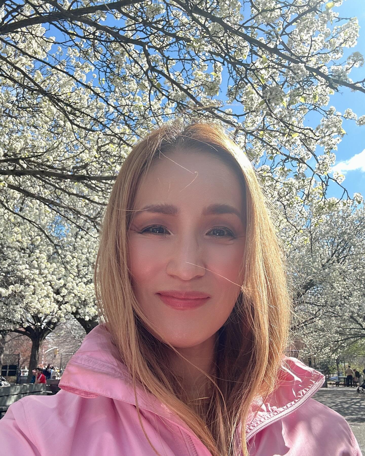 Spring Cherry Blossom stroll 🌸 Nature is an amazing gift... Thank you @rie.nyc for sharing the lovely spring afternoon. X AK

@akakemikakihara
Updates &amp; Releases
https://linktr.ee/akakemikakihara
(Link in Bio)

#happyspring #spring #AK #akakemik