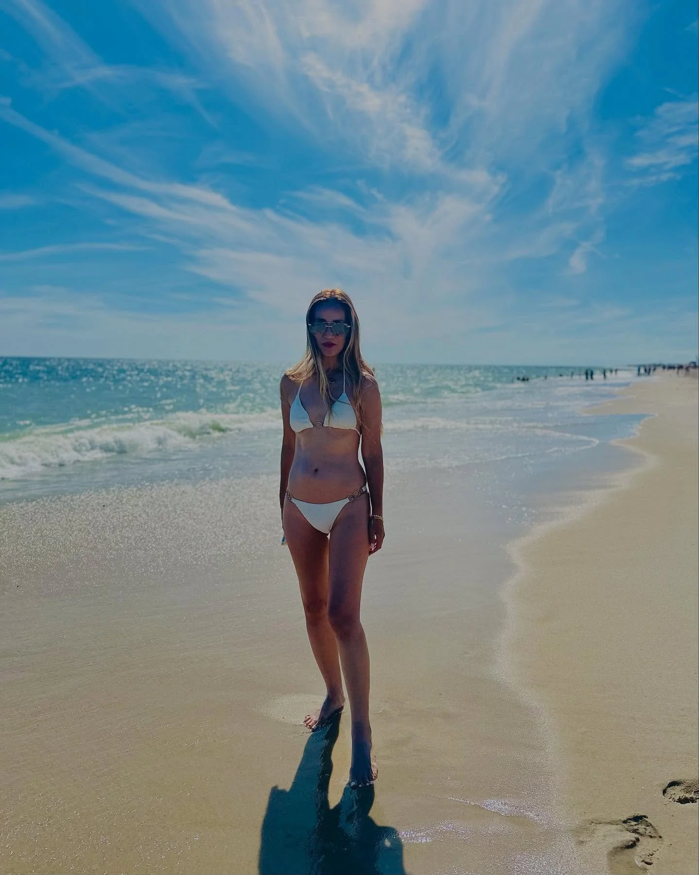 Endless summer&hellip;✨Ocean Beach 2025. Beautiful blue gradient, sunshine on my skin, warm sand on my bare feet, summer breeze, and sound of ocean waves&hellip; Couldn&rsquo;t ask more&hellip; X AK

1st 📸 by @hino.junko 
Thank you Junko for capturi