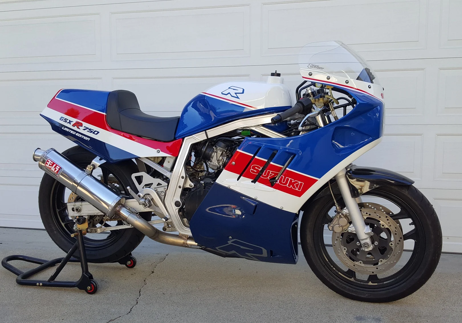 Suzuki GSX-R750, Side View