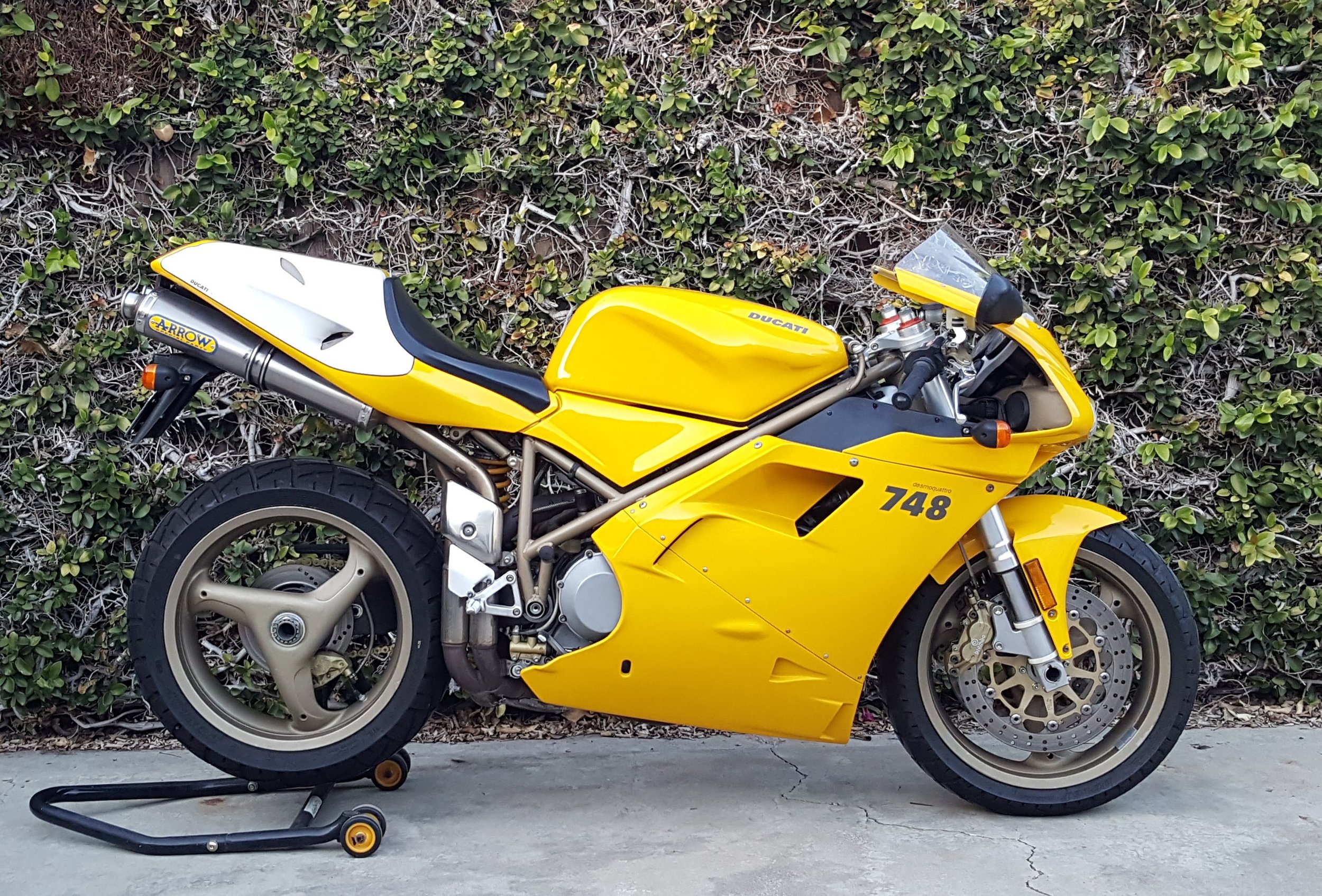 2000 Ducati 748-916 Restored6.jpg