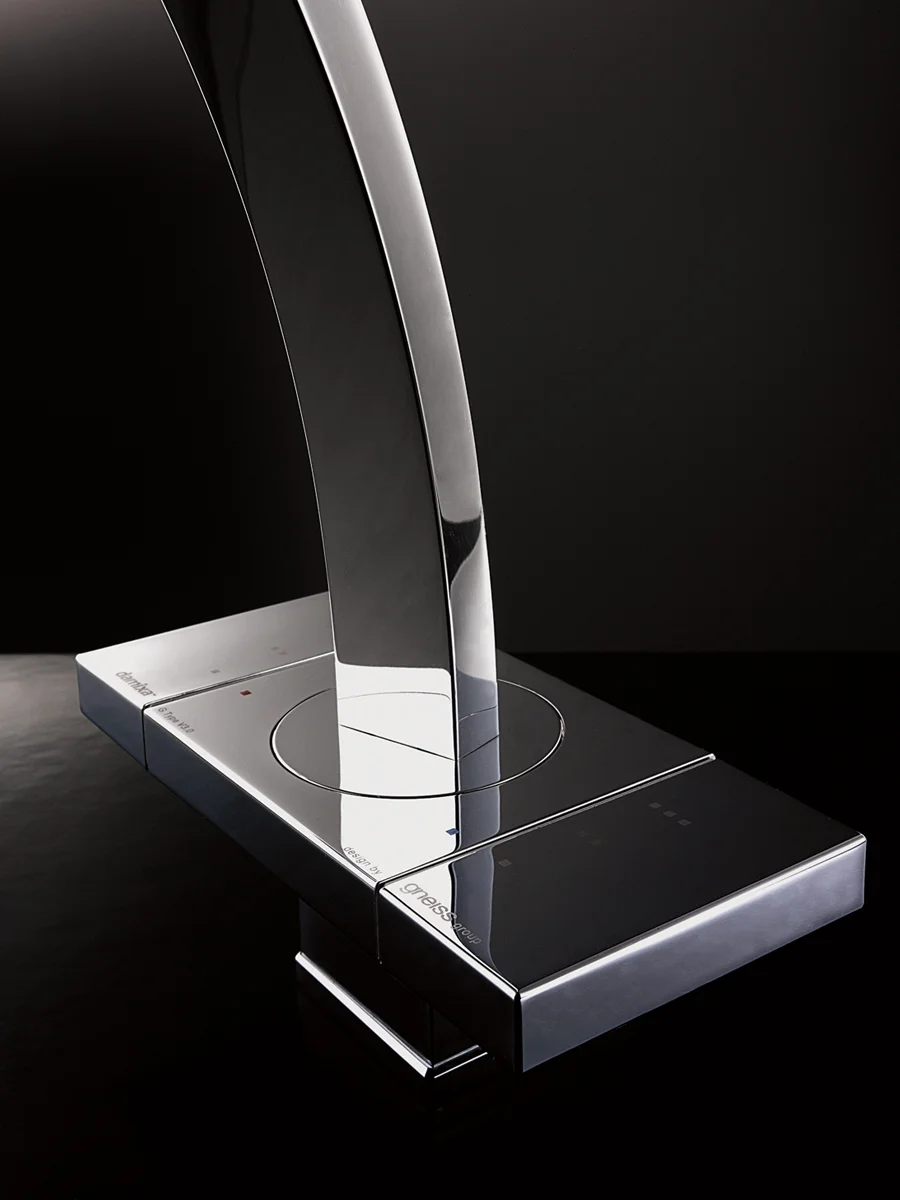 g-type faucet closeup 02.jpg