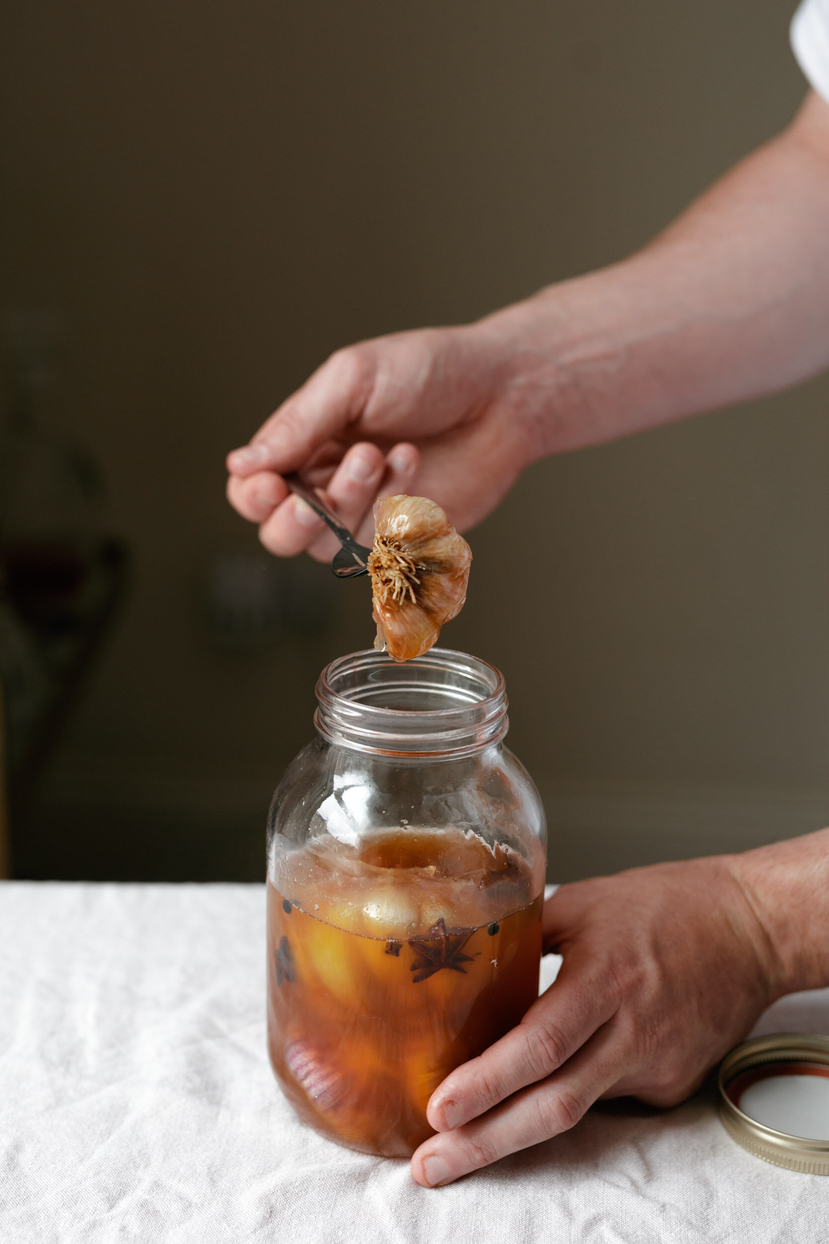 currabinny-cooks-august-honey-pickled-garlic-IMG_4078.jpg