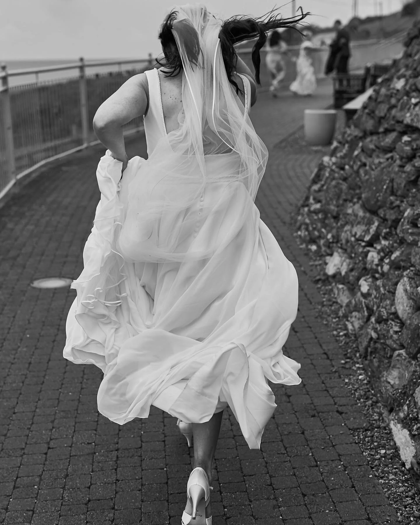 The absolute legend Tr&iacute;ona running back to @dunmorehousehotel after a quick photo in the rain ☔️ 

#westcork #westcorkwedding #corkwedding #corkweddingphotographer #irishphotographer #irishwedding #irishweddingphotographer