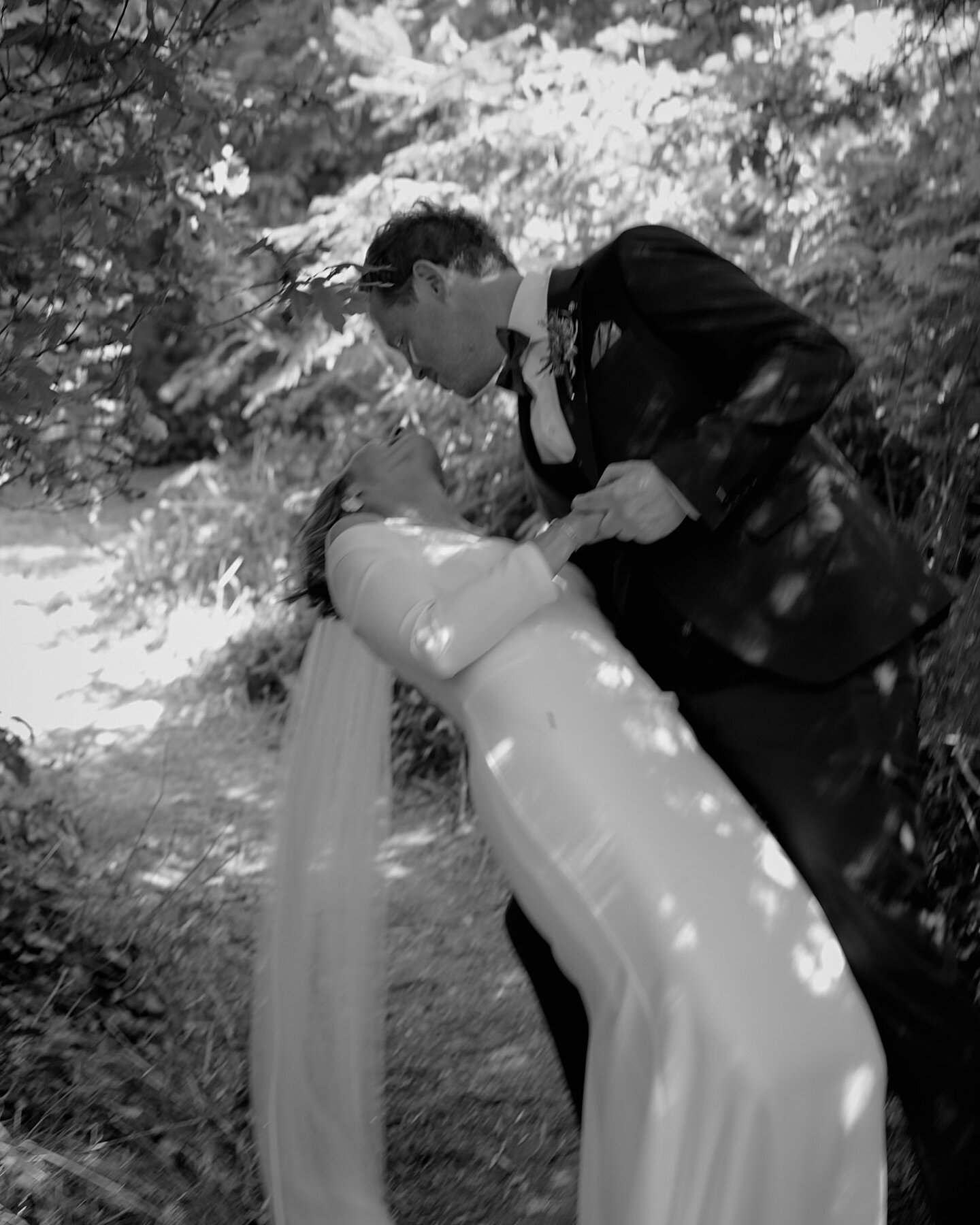 The Kiss 👌🏻

#corkphotographer #corkwedding #irishwedding #irishweddingphotographer #westcork #westcorkwedding