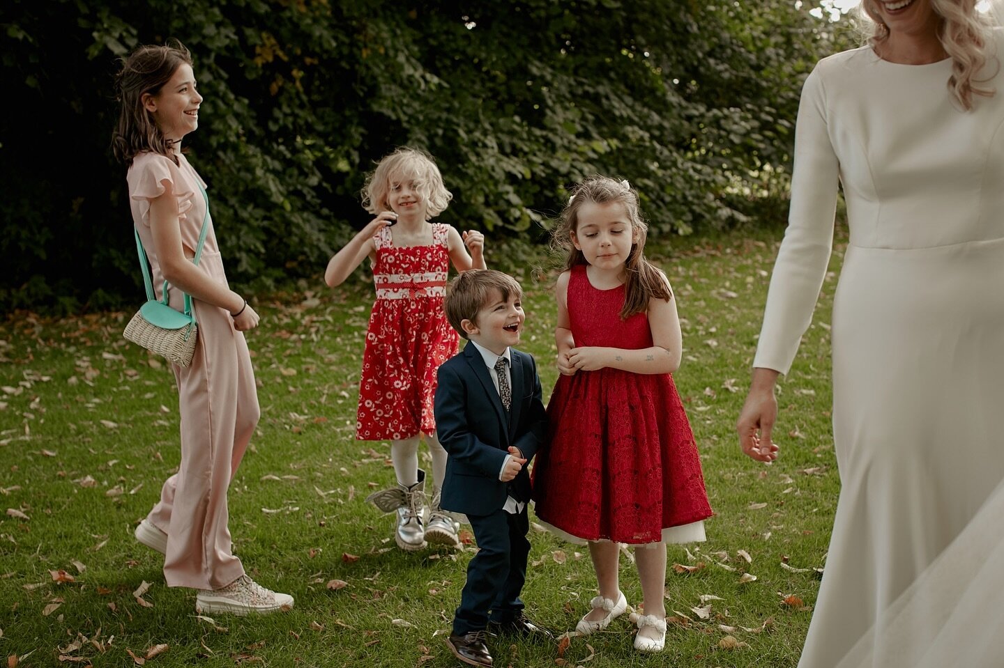 The absolute pure joy and awe in his little face 😭 Kids always bring such magical moments at weddings. 

#irishweddingphotographer #irishwedding #weddingphotographer