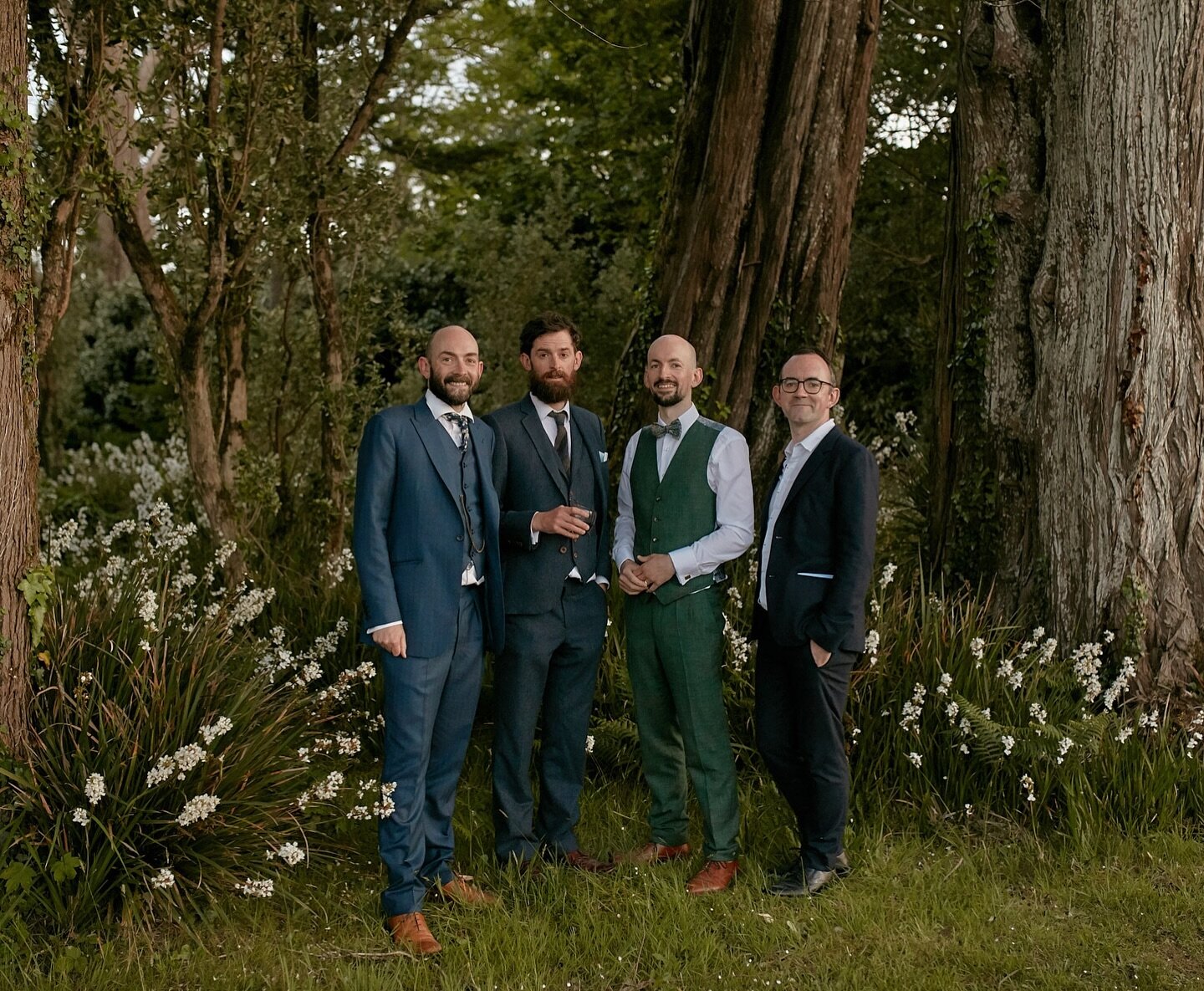 Michael and his groomsmen stolen away after dinner for a sunset pic. 🍷🌅 

#corkphotographer #corkwedding #irishwedding #irishweddingphotographer #westcork #westcorkwedding