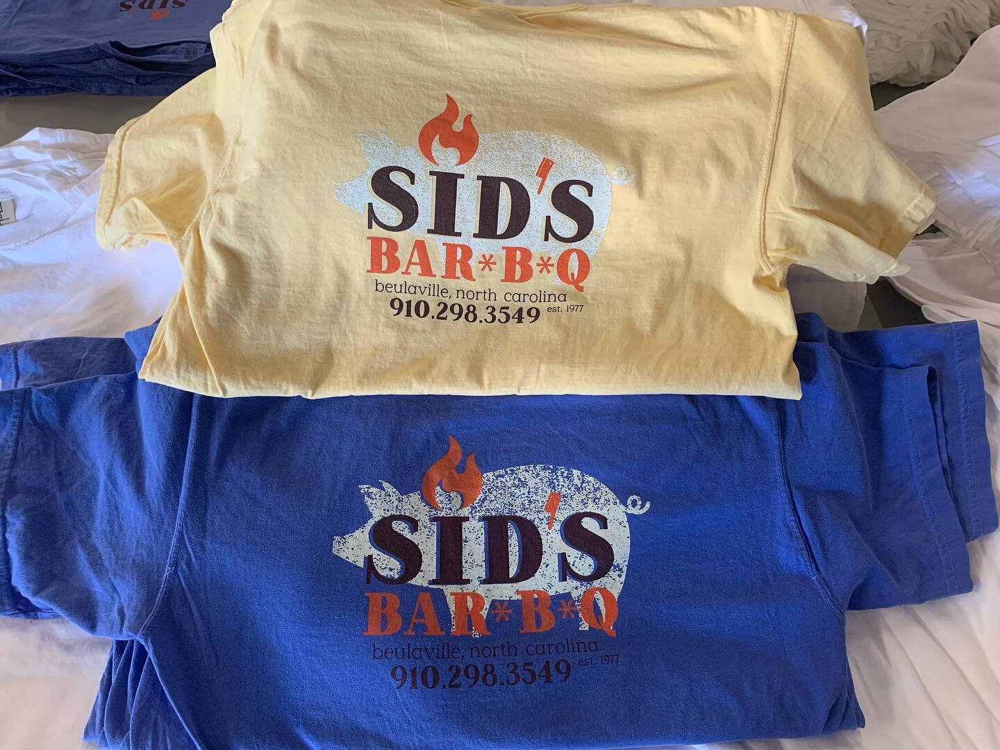 Shirts designed and printed for Sid&rsquo;s BBQ in Beulaville!🐷 

#madeinKinston #bbq #magicmilescreenprintingco #printlocal #oinkoink