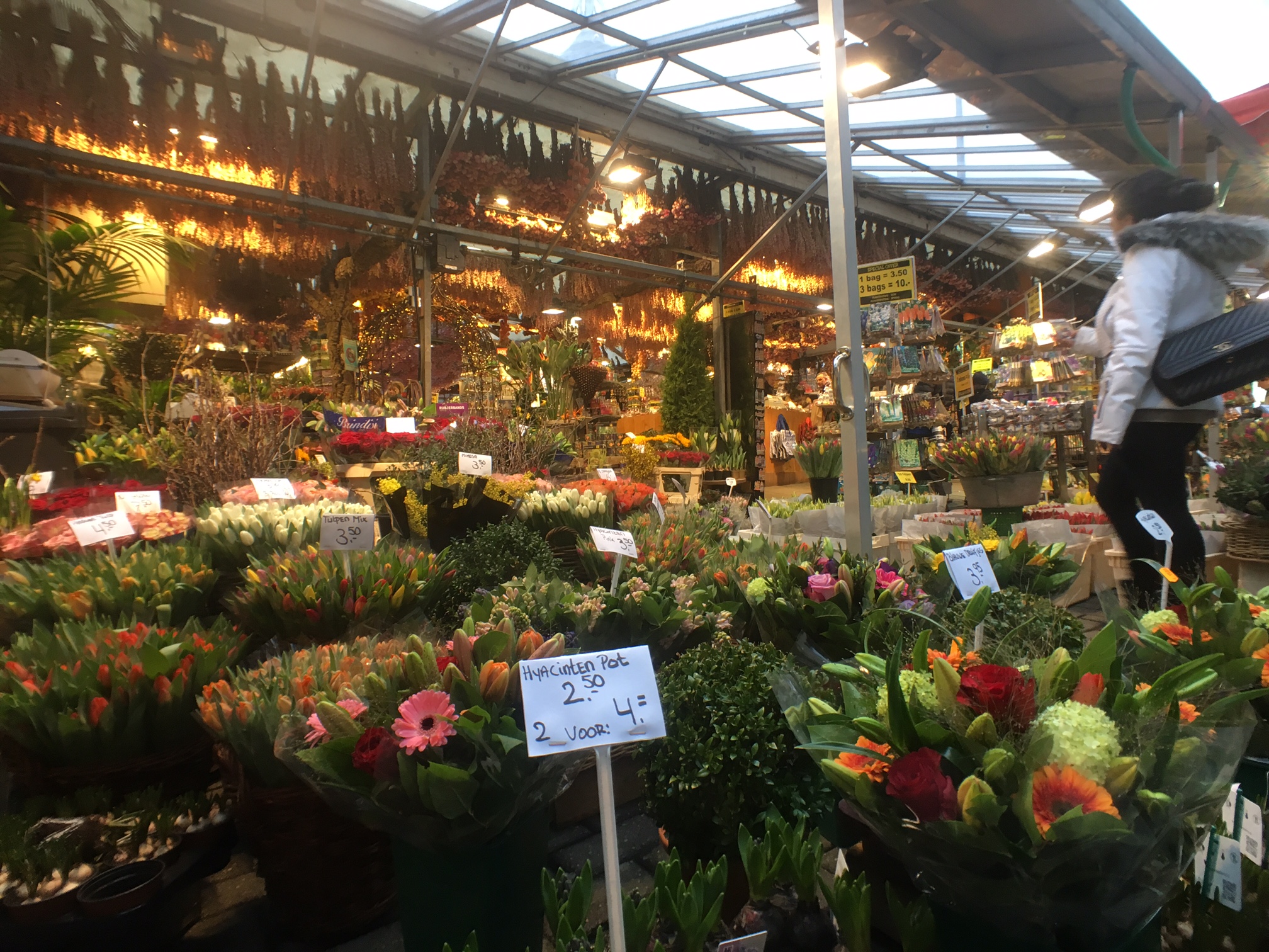 FlowerMarket1.jpg