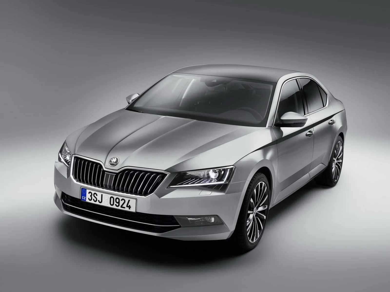 2015-Skoda-Superb-6.jpg