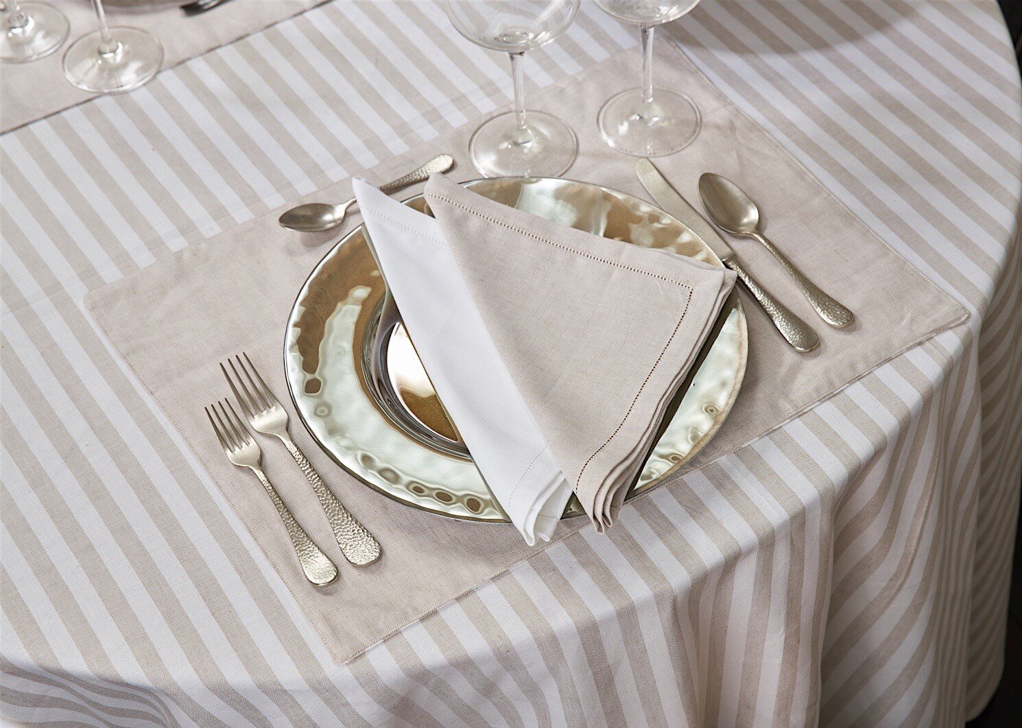 Table Linens that You Must Buy - Ellementry