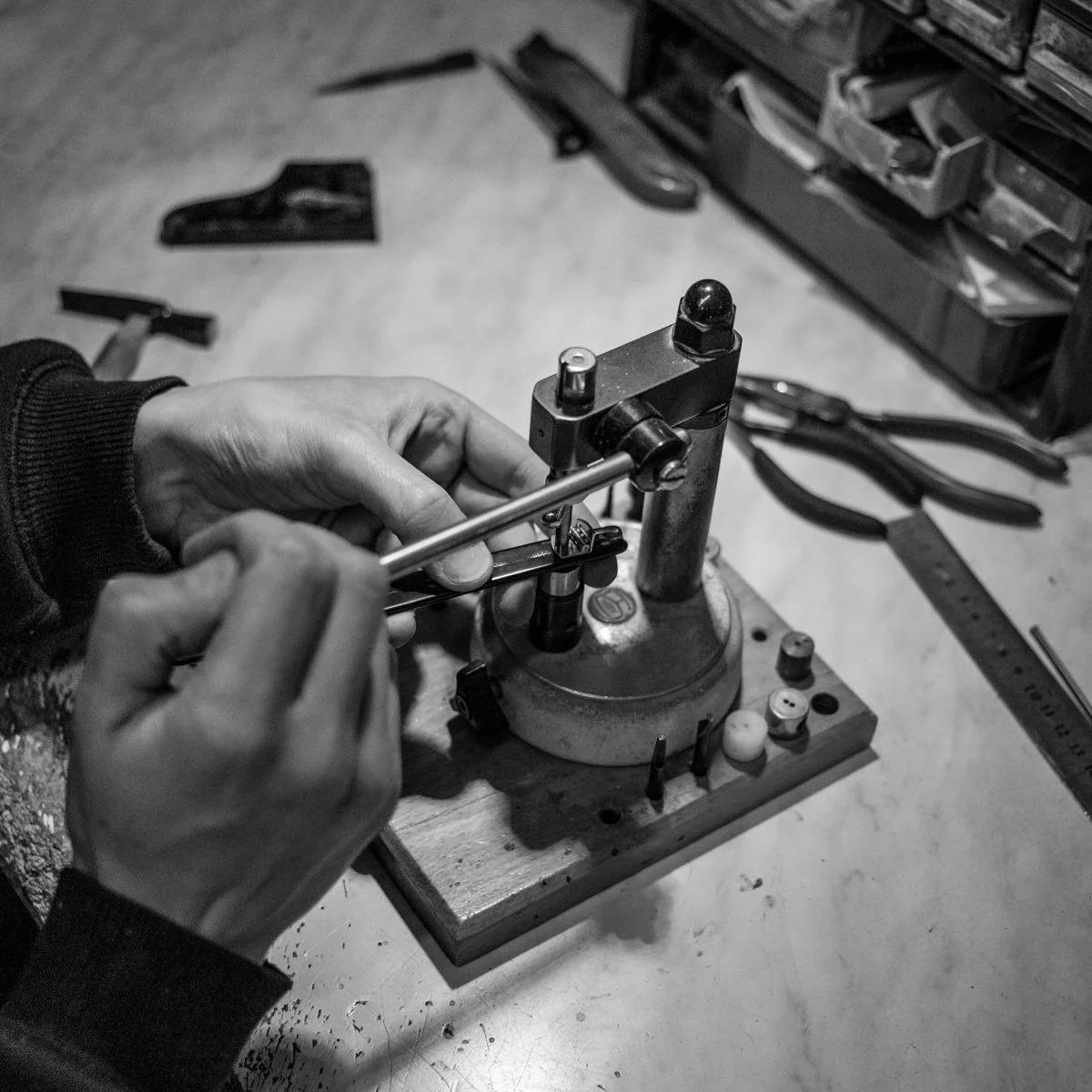 Bold-Workshop-Hinge.jpeg