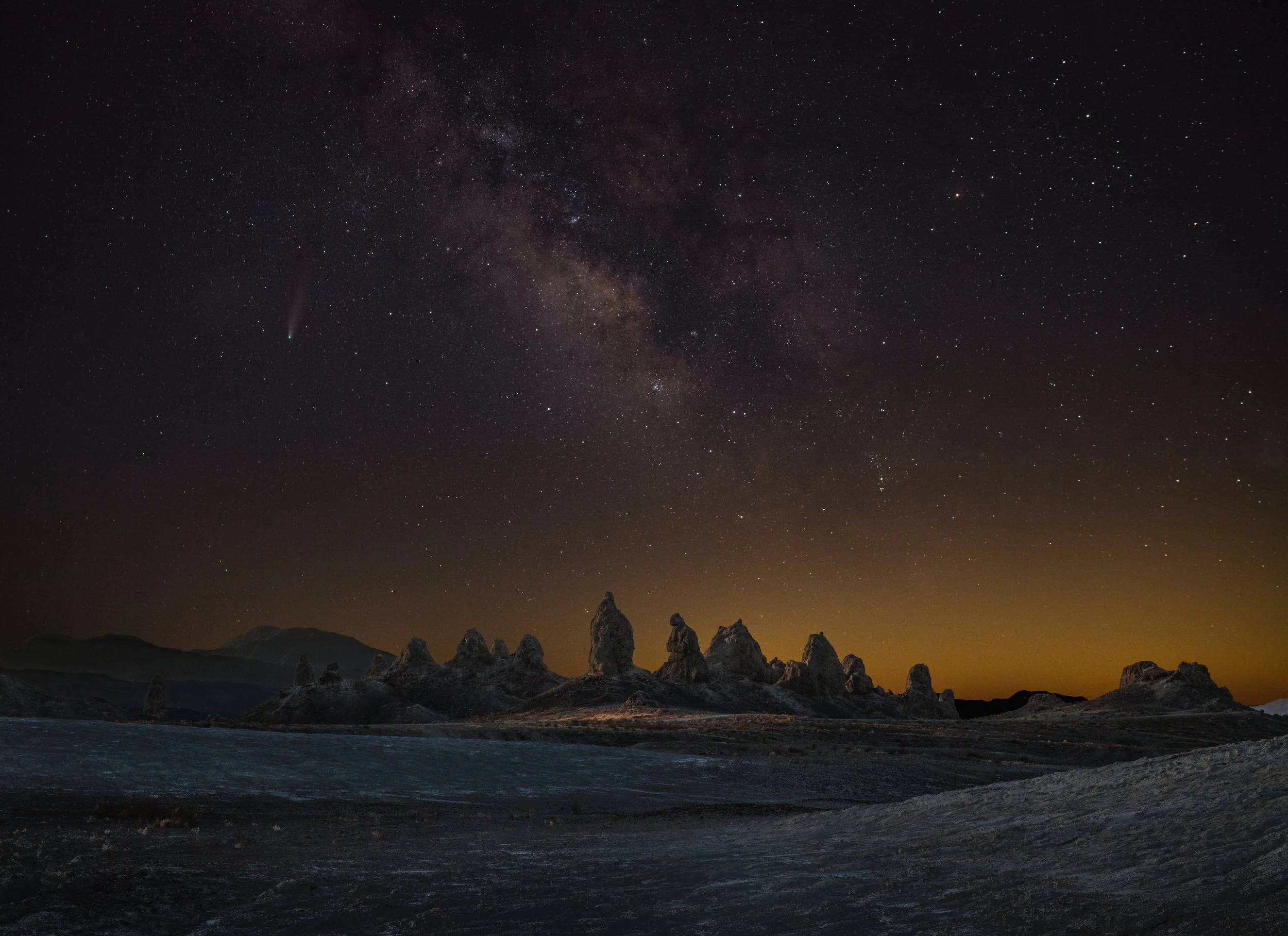 CometNoewiseTronaPinnacles.jpg