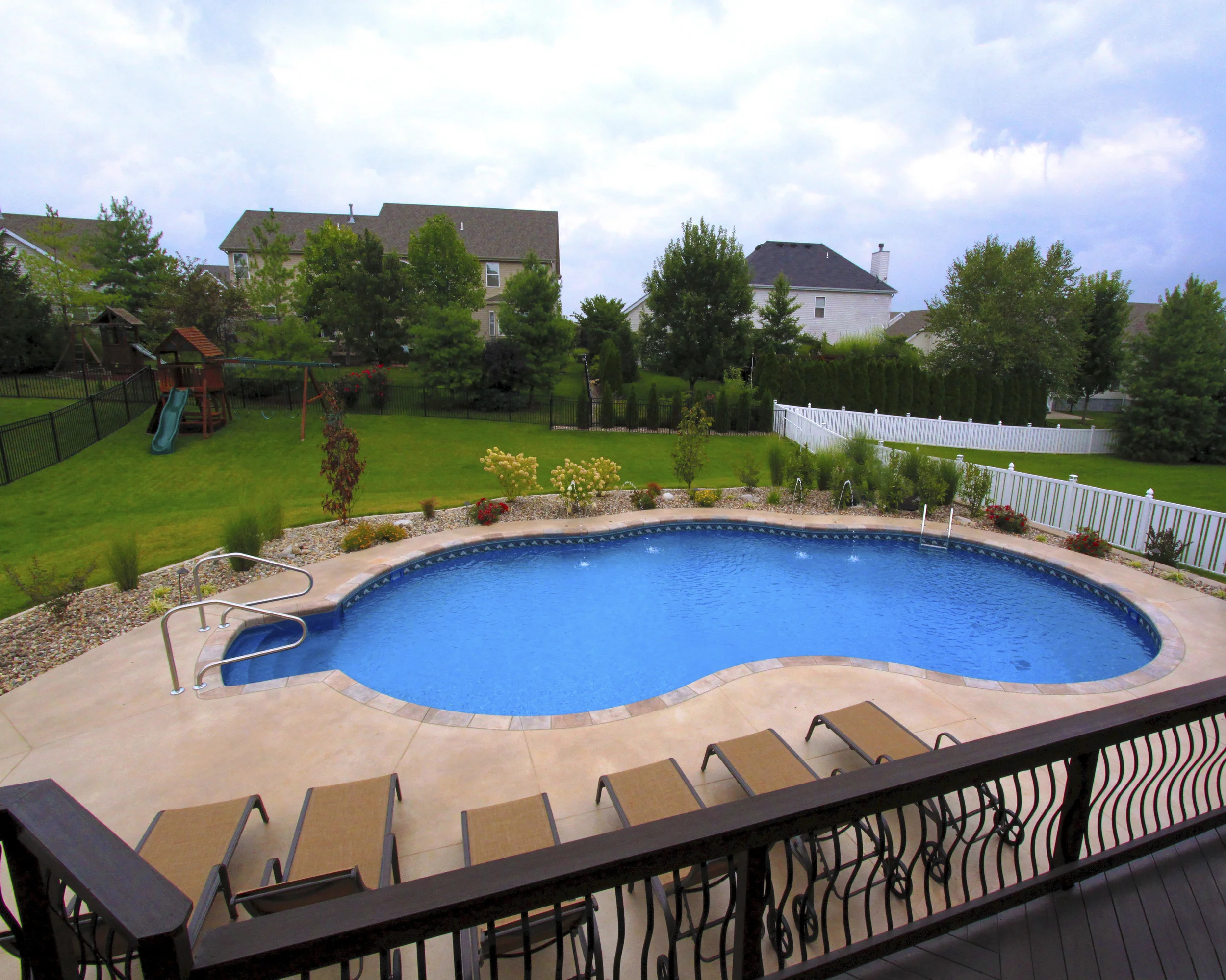 58 | Standard Gemini Pool. Deck Jets, Walk In Steps