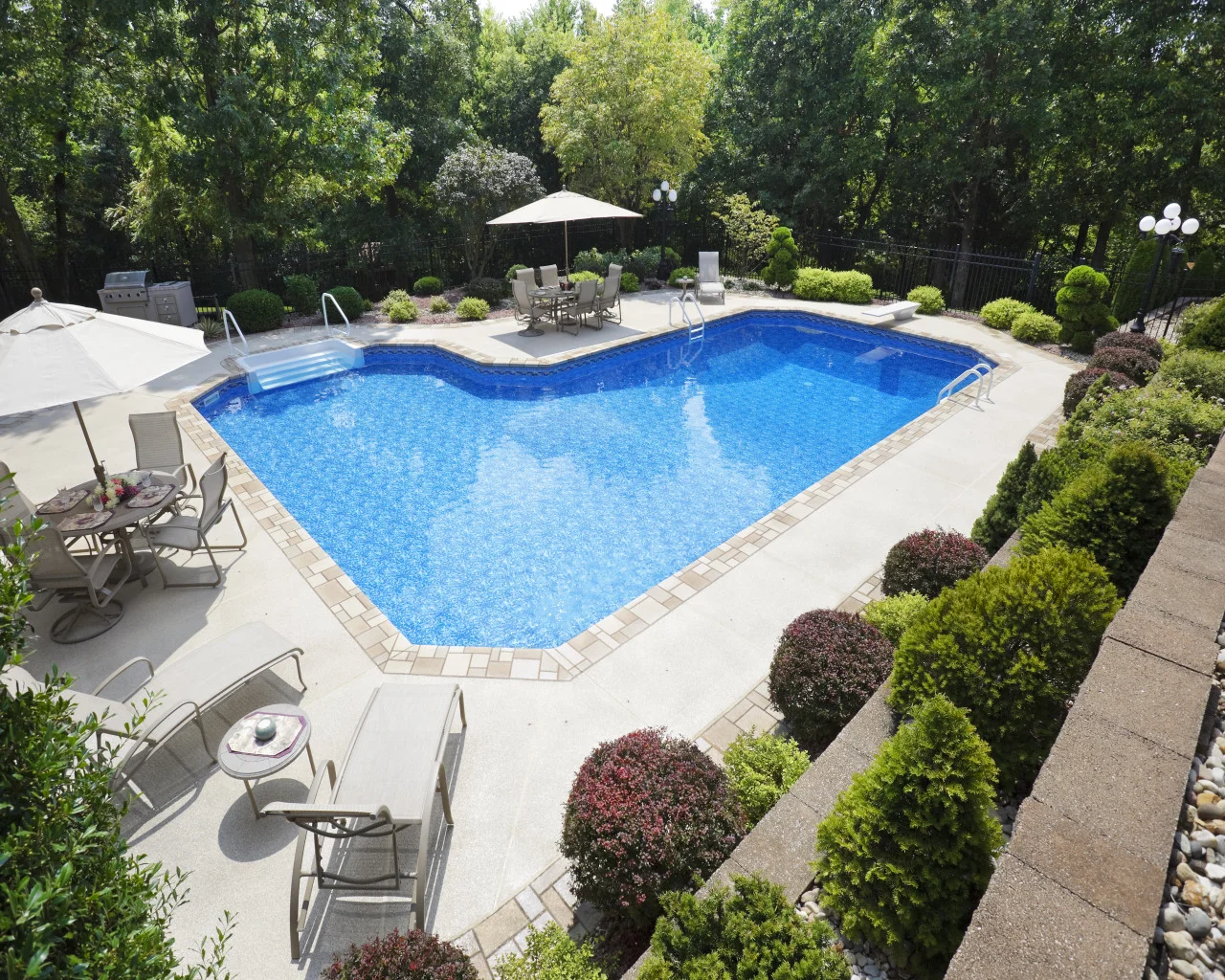 34 | Ell Pool. Diving board, Deck Coating, Walk In Steps