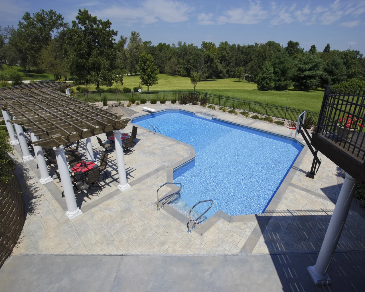 33 | Ell Pool. Diving Area, Baskeball Hoop, Walk In Steps