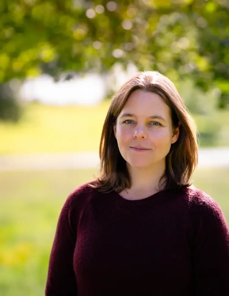 Official Author photo of Alexandra Oliva