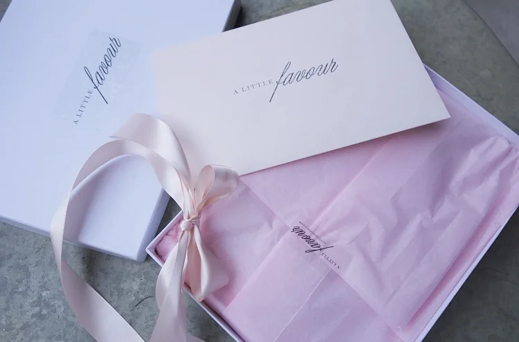 One thing i've learned from my own experiences is that people always purchase with their eyes first. At a little favour we not only like to provide you with beautiful quality products, we like to deliver them in the most beautiful way too! 