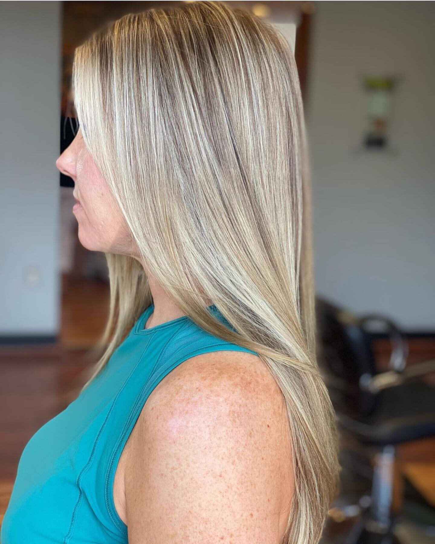 highlights &amp; lowlights 

&bull;
&bull;
&bull;
@hair_by_gabi.norton 

#mclean #virginiahair #mcleanhairstylist
#virginiahairsylist #mcleanhairsalon #tysonscornerhairstylist 
#tysonscornerhair #McLeanhair #703hair #571hair #goldwellcolor