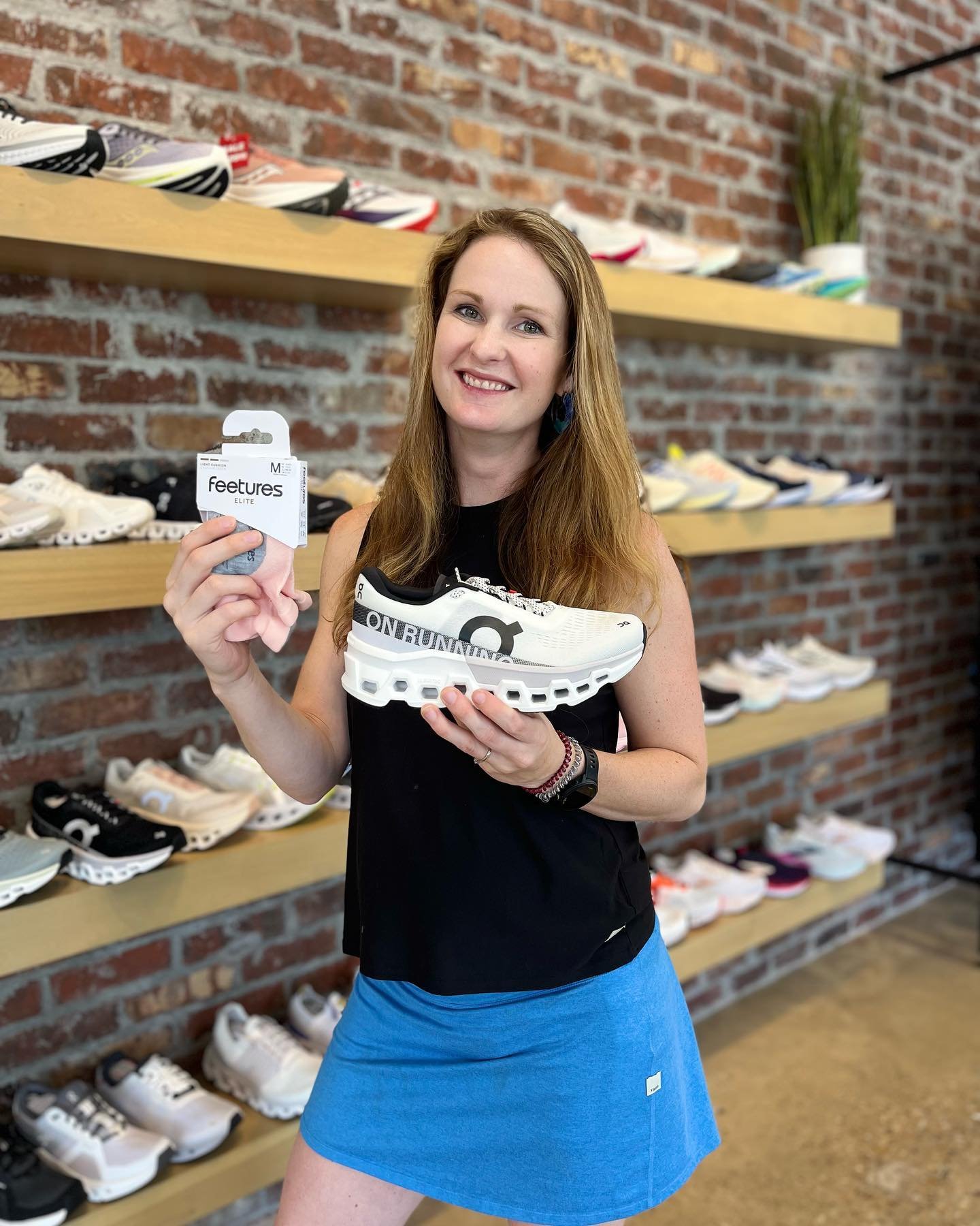 💐 Flowers are nice but so are new shoes! 👟 

🛍️ Don&rsquo;t forget to treat the mom in your life this weekend! We are open all weekend long so whether you want to surprise her with something special or spoil her with a shopping spree, we&rsquo;re 