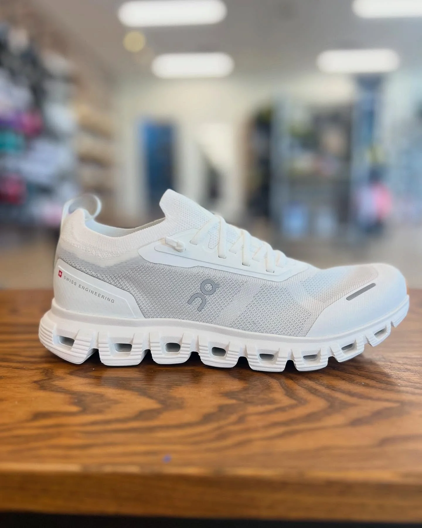 💜 Retail therapy&mdash;you need these new ON shoes at @wagnersrunwalk