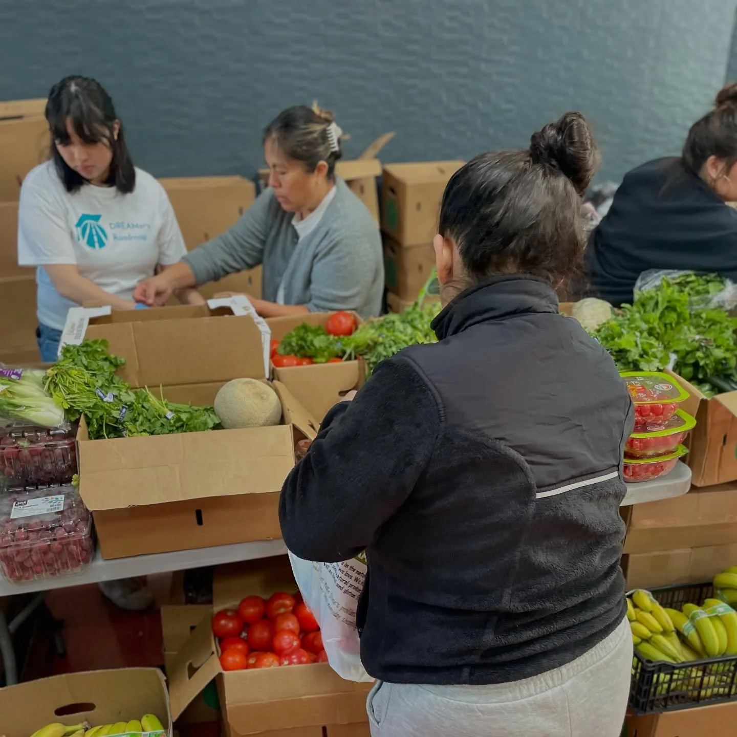 We wrapped up our final #Supplies4Farmworkers distribution of the year, and what a powerful way to close it out! With the generous support of our lead sponsor @sobrato_org, 50 dedicated volunteers, and 15 incredible partner organizations, we served 1