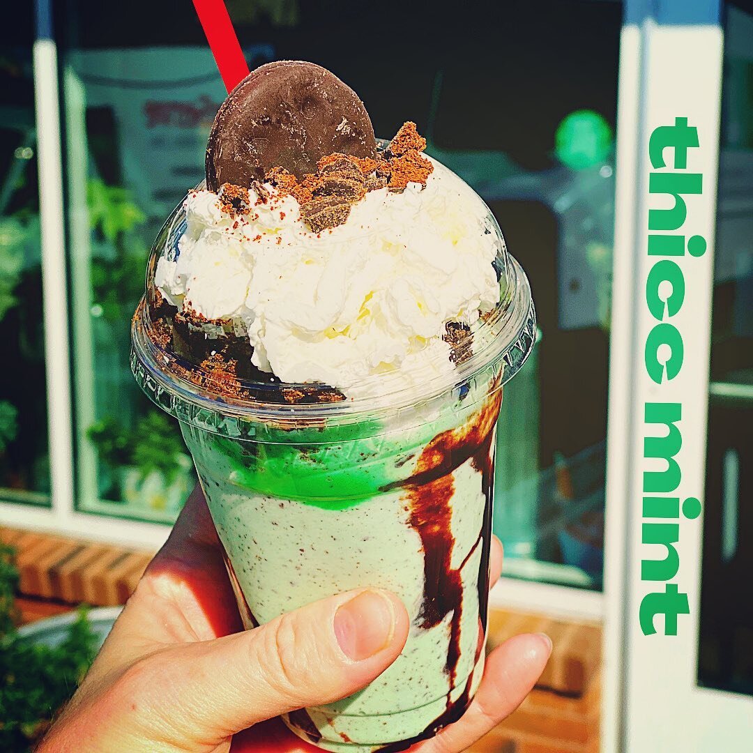 Per usual we kick off the #girlscoutcookiemilkshake series with the THICCNESS. #Thicc shakes with #thinmints Now til St. Pats @ko_kyu #milkshakesofinstagram #thiccness #girlsscoutsofamerica #Shakethat