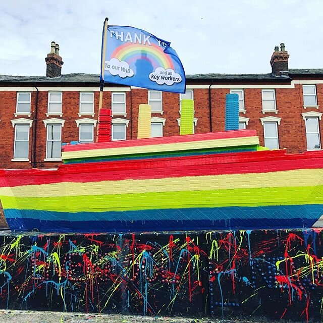 The Titanic memorial on Park Road/ Mill Street has had a fab make over 🌈 #nhsheroes