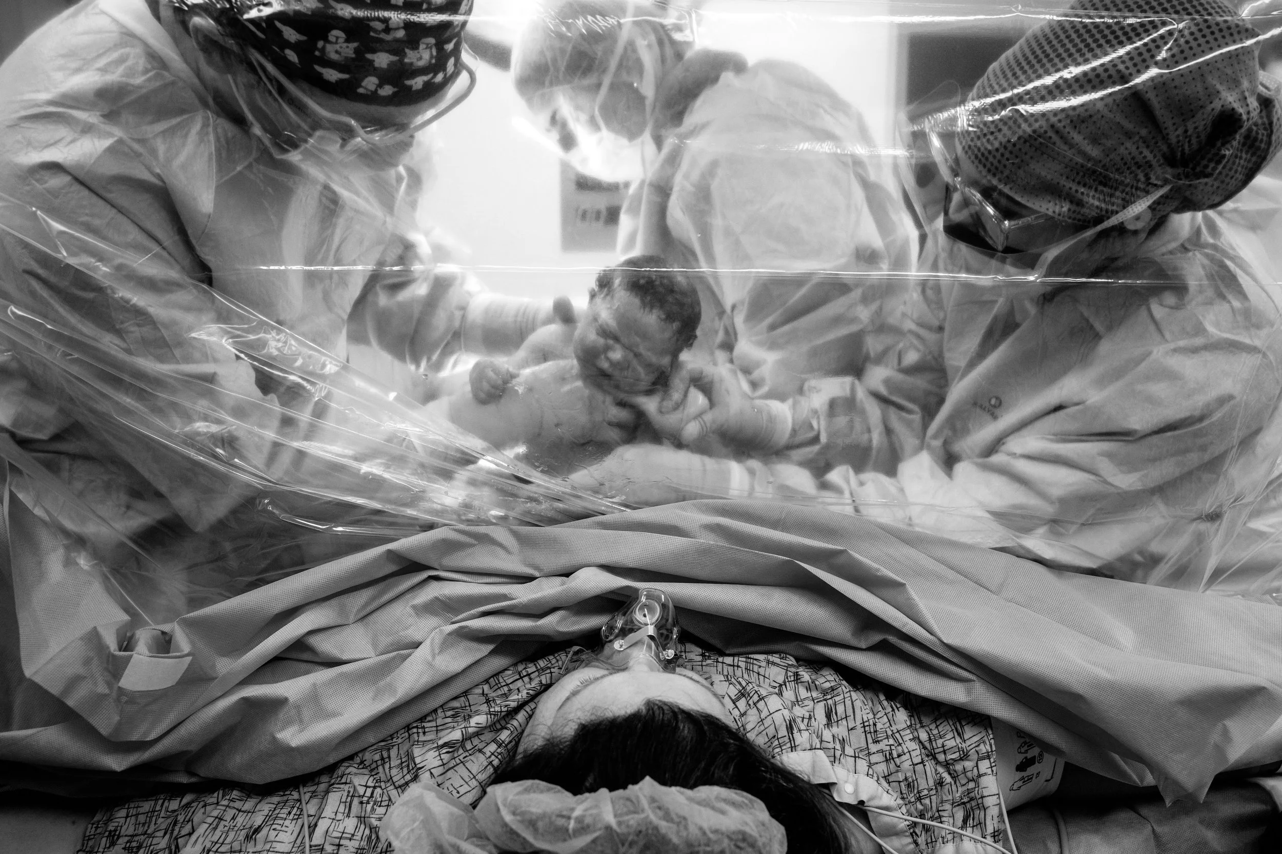 Birth Photography in Kansas City: What to Expect with a Doula-Photographer