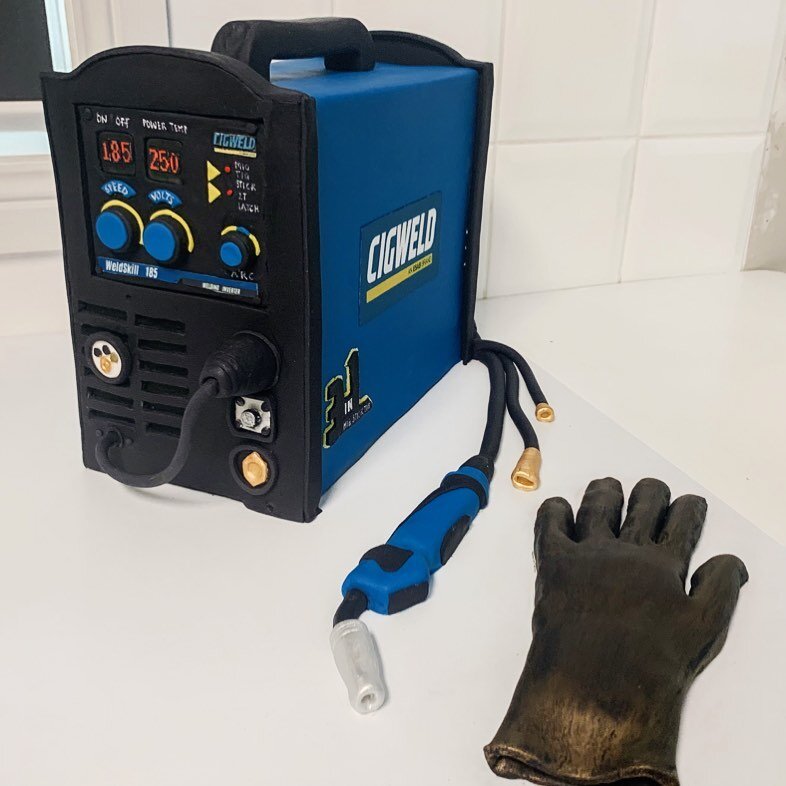 Now this was a fun cake to make! 

CIGWELD welding machine for the lovely @cath_030_  sons 18th birthday 🥳 

The Cigweld 185 welding inverter - 3in1

Dark chocolate mud covered in Belgian #belcolade chocolate ganache 

#weldingcake #cakeart #threedi