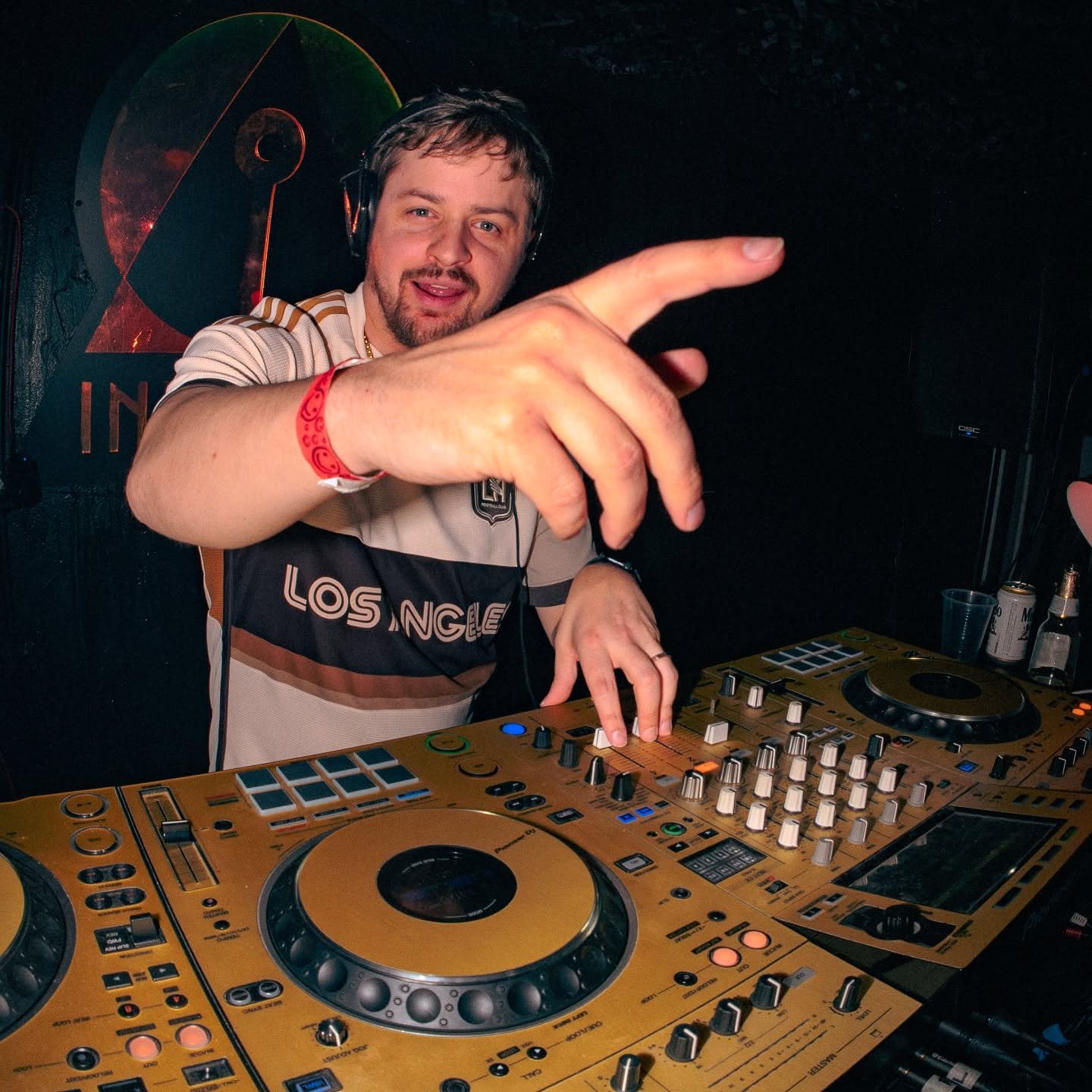12 years sober today!
Celebrating it with some chicken & waffles and a new mix out on @datatransmission for @madsusrecs tonight at 9pm PST!