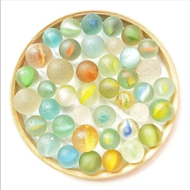 Happy Sunday, sea glass and ocean art friends! Here is a delightful collection of sea glass marbles that Pat @m0n0patin found and photographed. If you would like to show a marble or marbles you found, please tag us and use hashtag #santabarbaraseagla