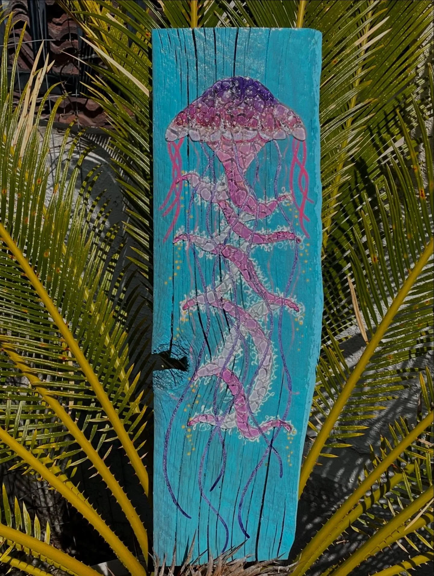 β¨ Get swept away by the sea glass magic of @mareabajadesigns! Artist Betsy Bothell transforms ocean treasures into breathtaking mosaics that feel like sunshine and saltwater frozen in time. ππ«
From vibrant jellyfish to enchanting mermaids, every p