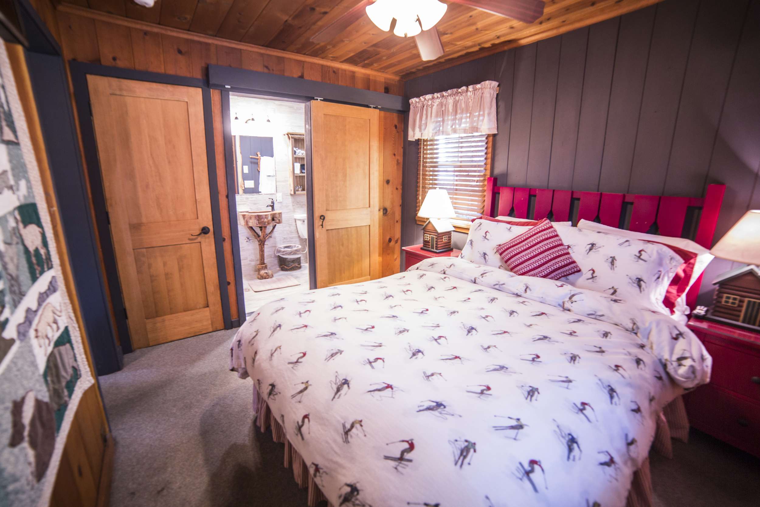 Skiers Chalet Cottage Inn Room