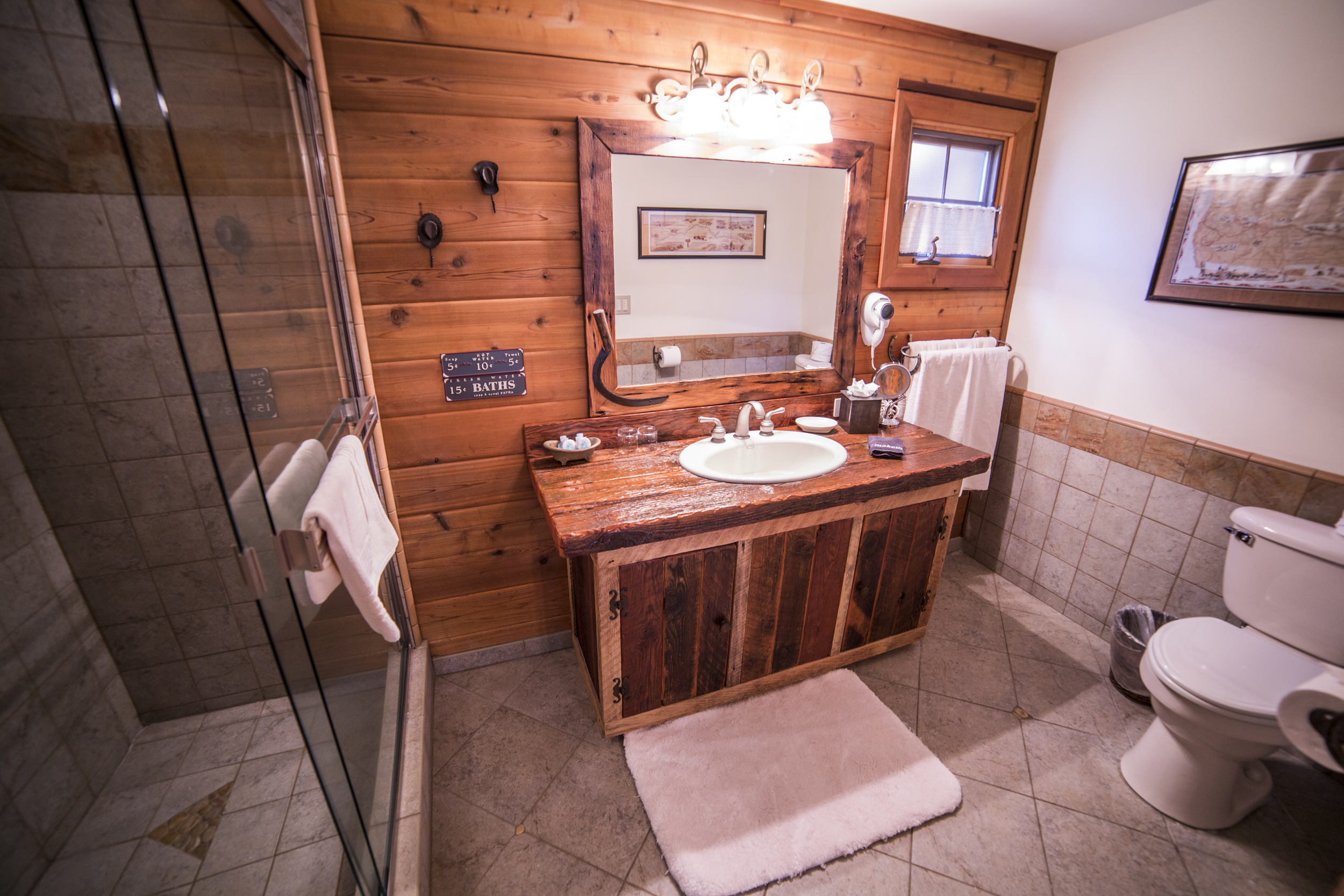 Happy Trails Cottage Inn Room