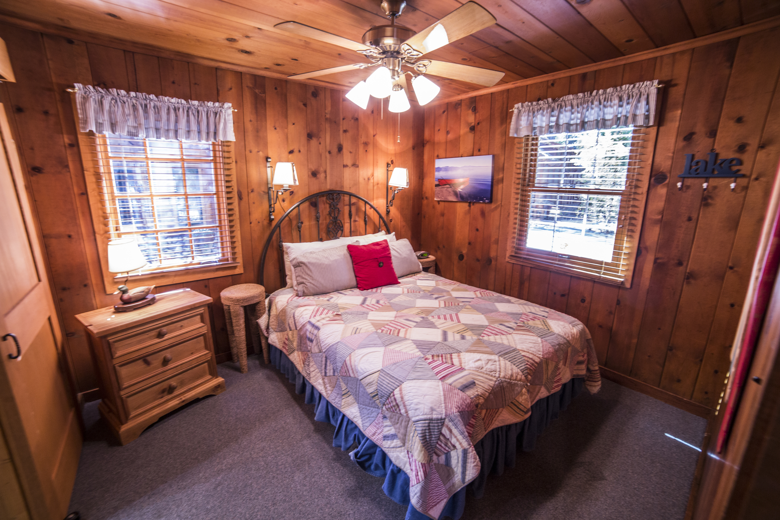 Lazy Lake Cottage Inn Room