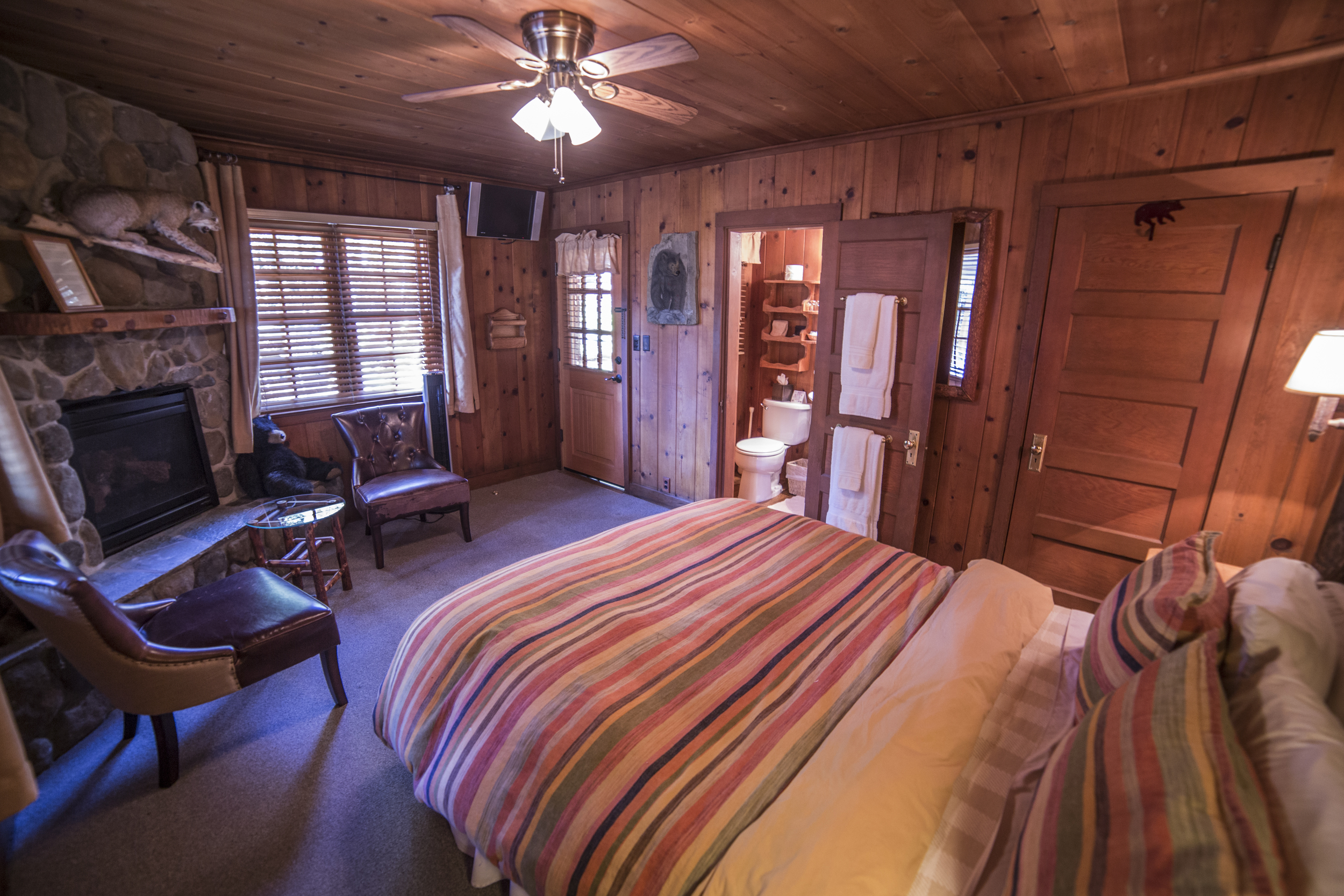 Rustic Retreat Cottage Inn Room